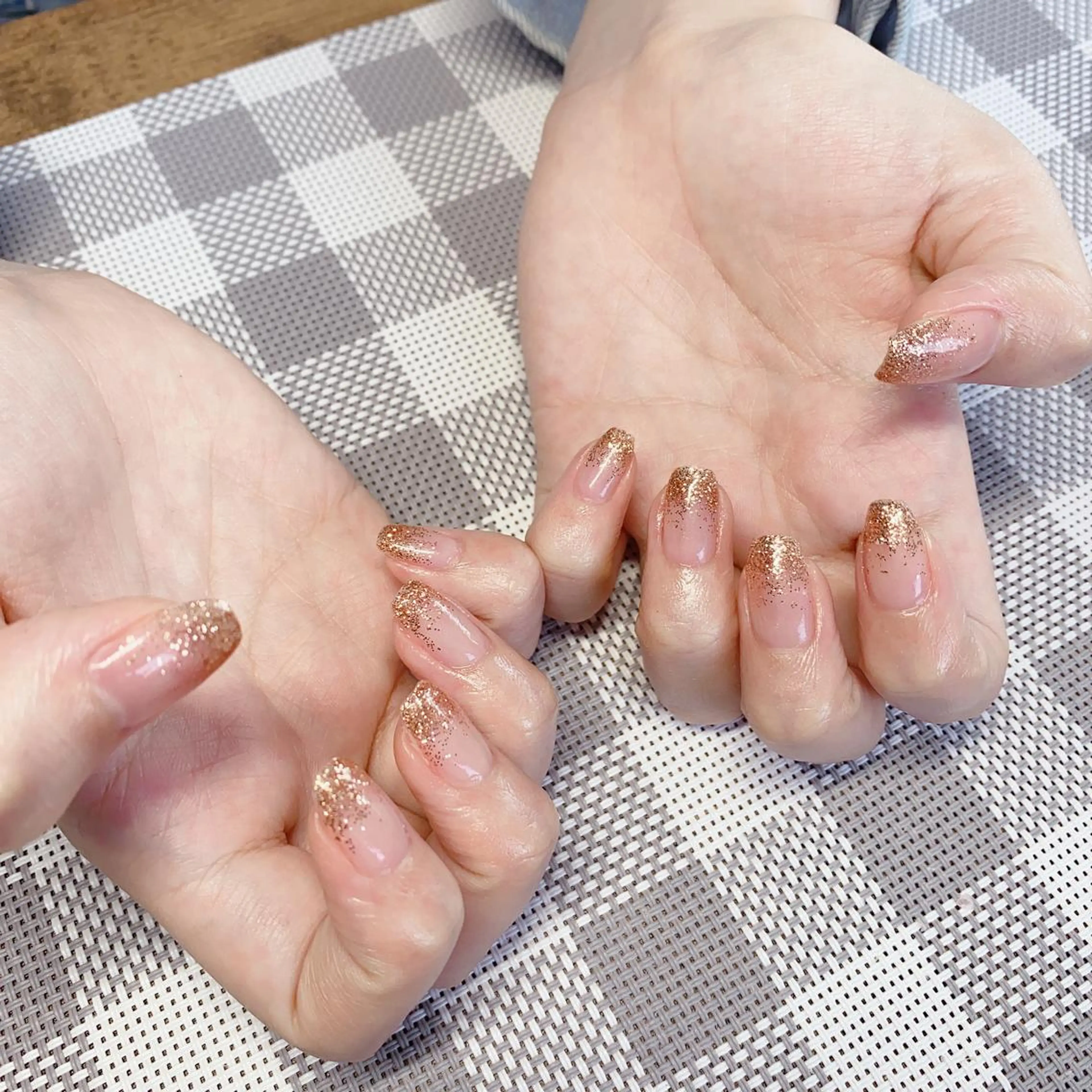 ネイル ラメ(グリッター) ラメグラデーション 鹿島台ネイルサロン/ 長さだし◎のネイルデザイン
