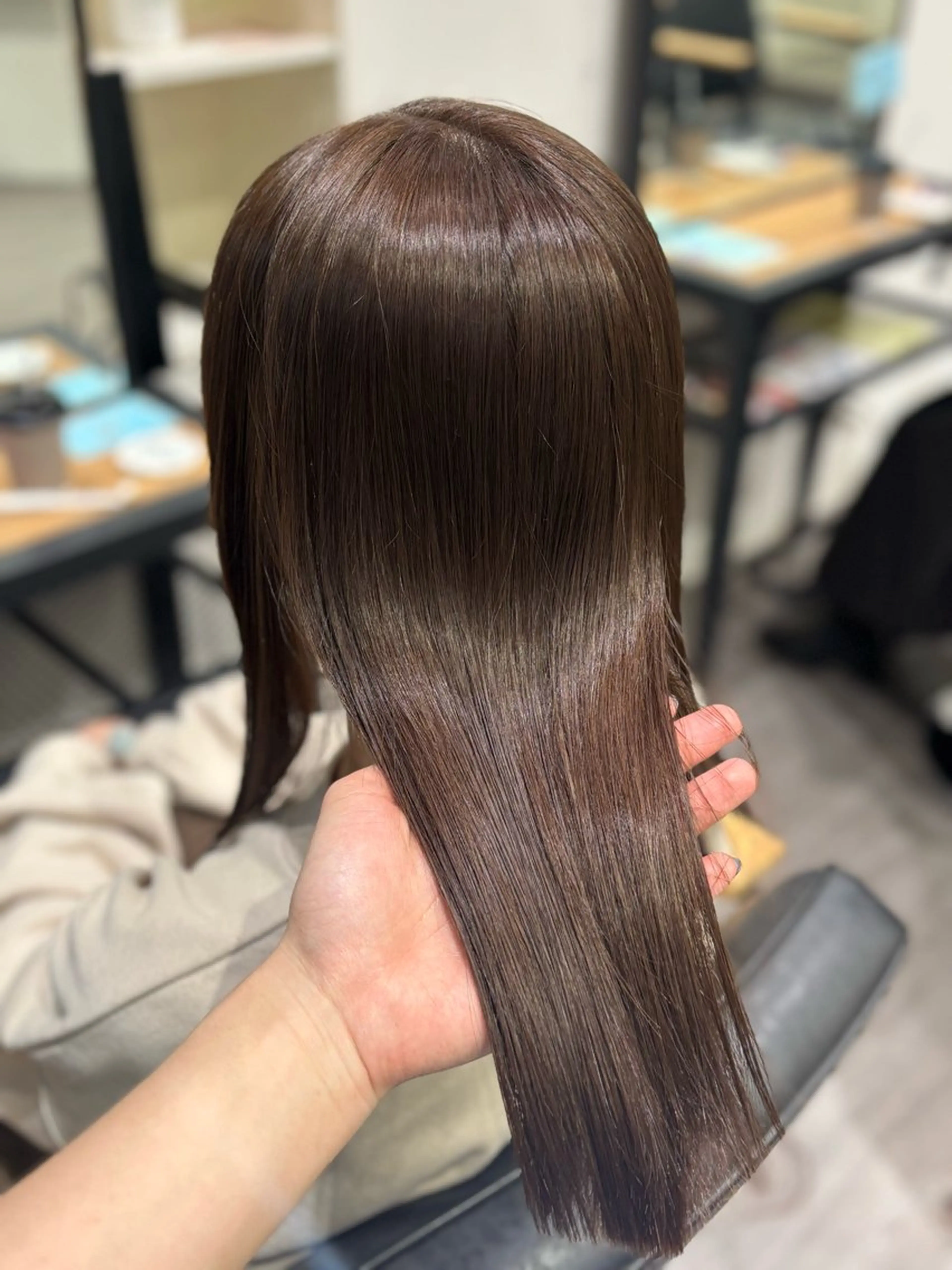 セミロング カラー 透明感カラー カット ヘアカラー トリートメント cocotte宜喜 弘希のヘアスタイル