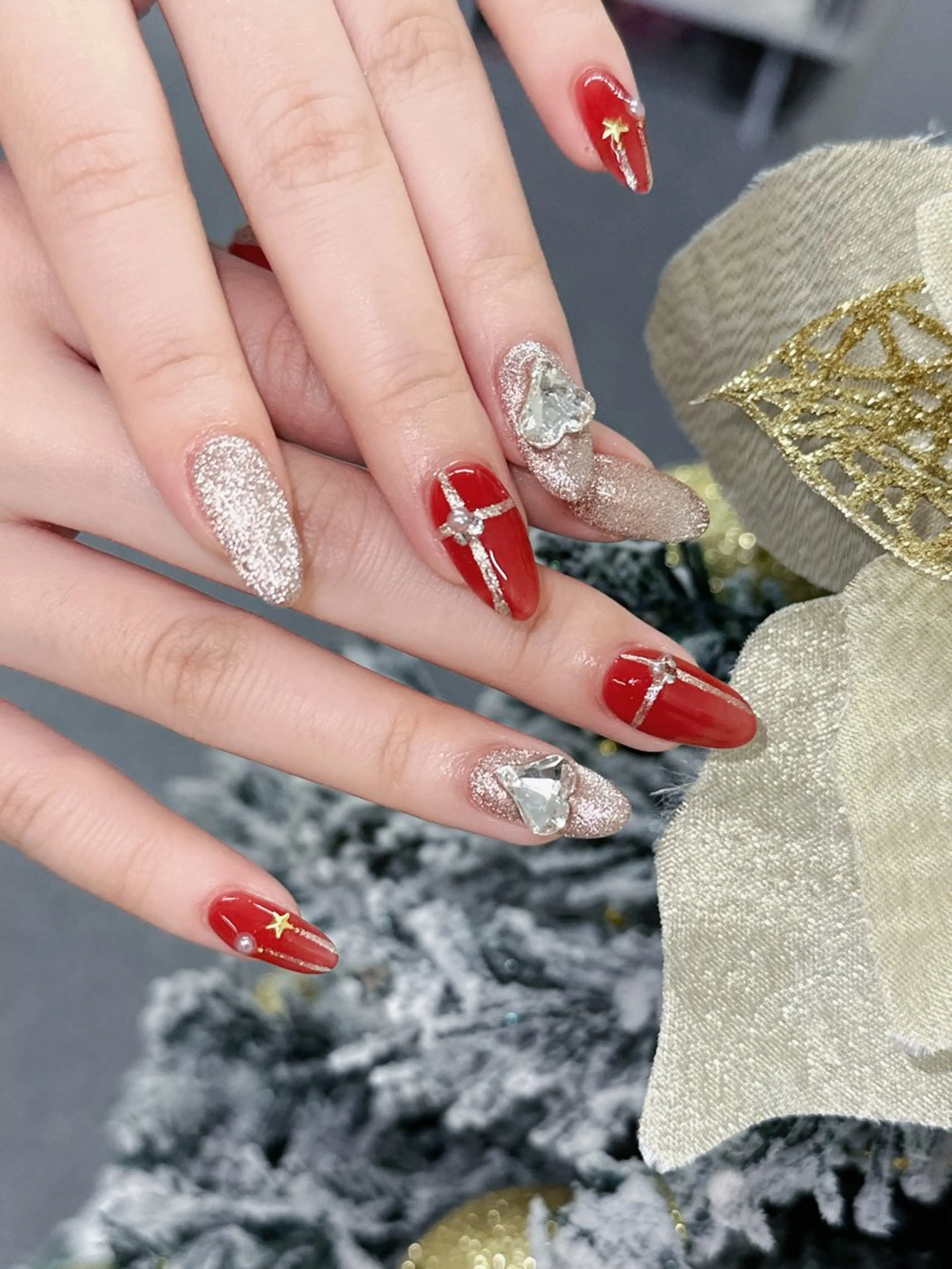 ネイル ハンドネイル グロー ネイルのネイルデザイン