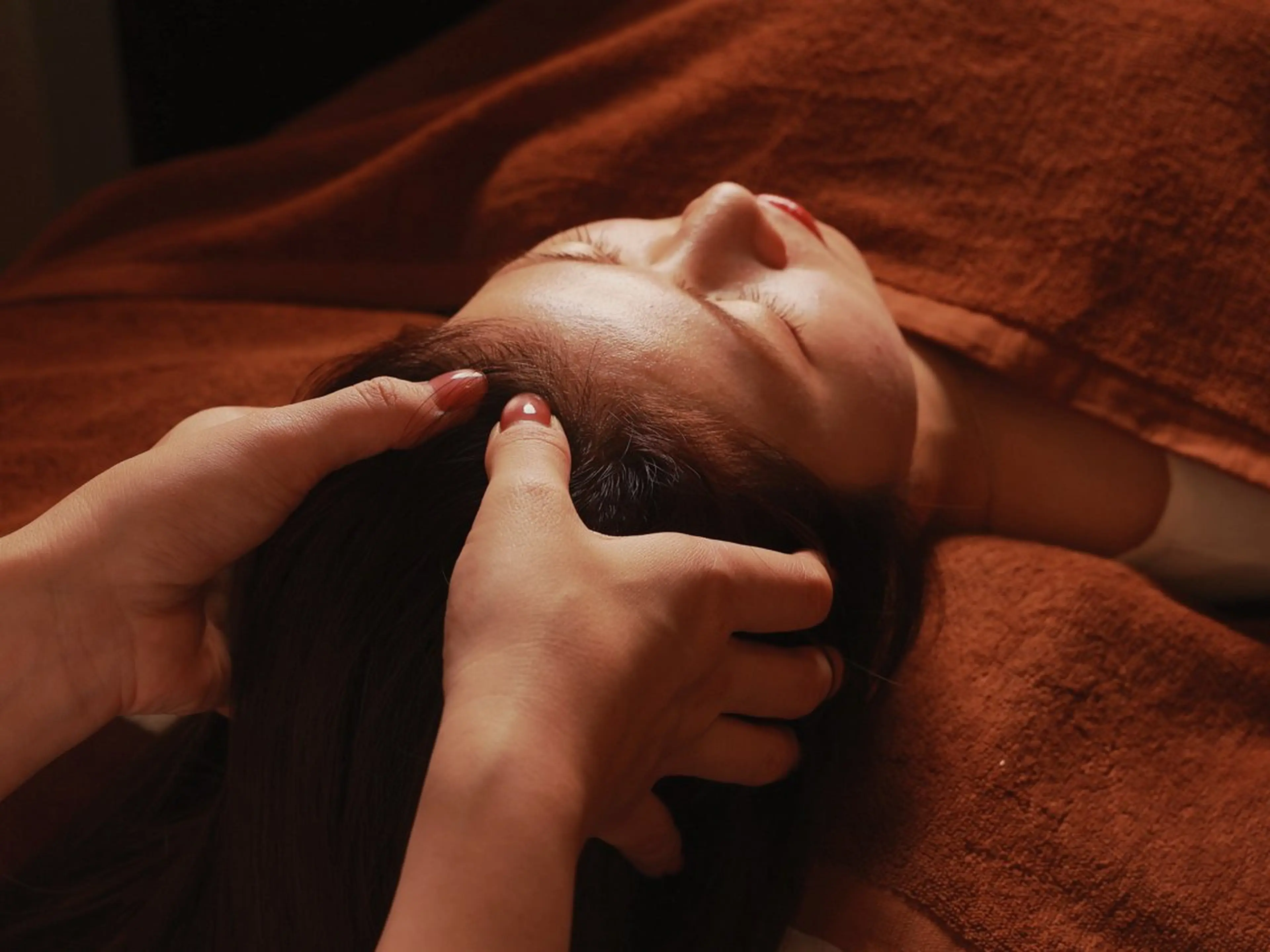 【仕事疲れに】快眠ドライヘッドスパ⭐️45分頭、首、肩、デコルテ、目元含む（炭酸付き）の写真