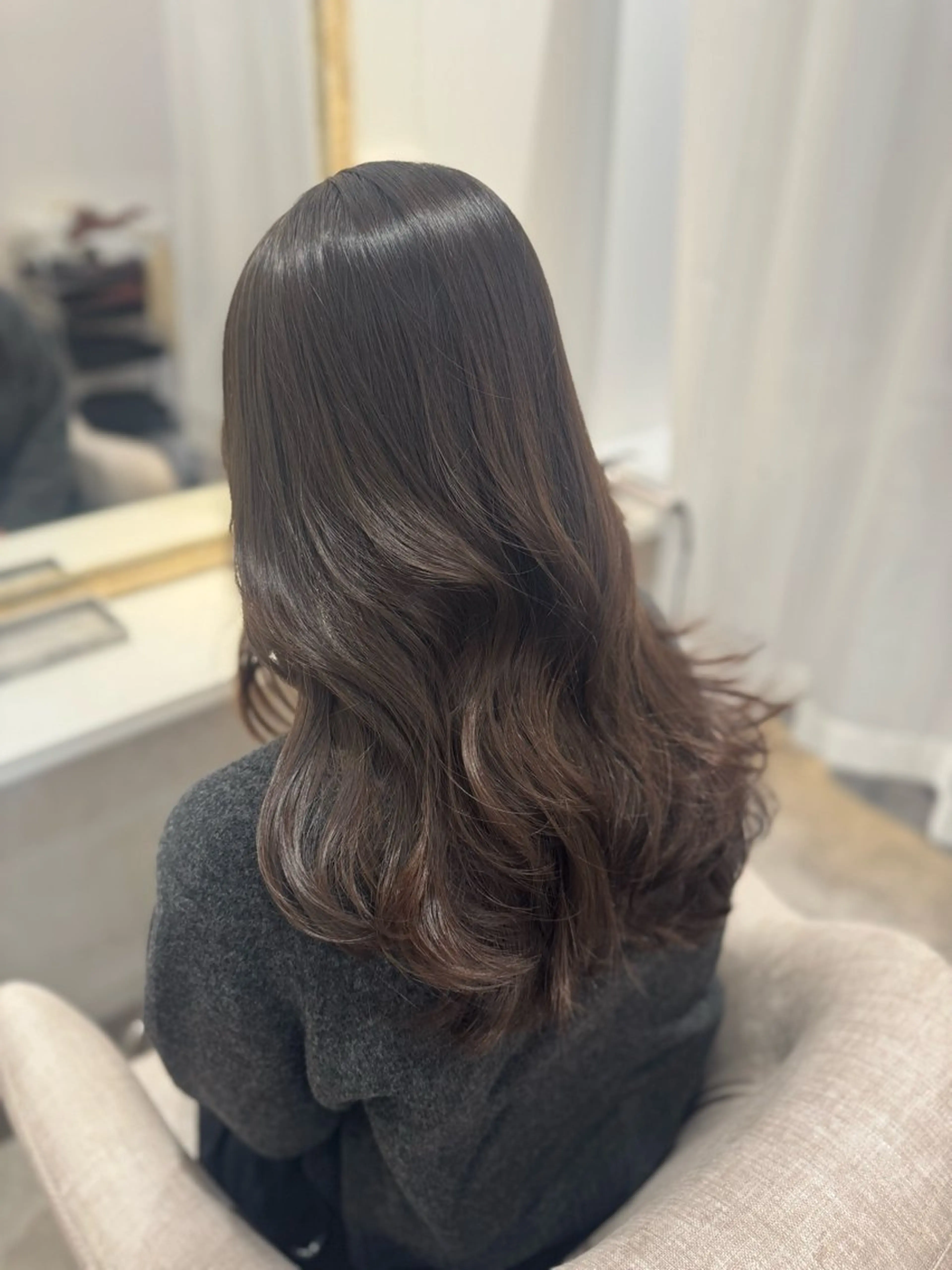 ロング カラー アッシュ アッシュブラウン ベージュカラー 黒髪 ブリーチ カット ヘアカラー トリートメント 赤み無し柔らかカラー 【梅田】madokaのヘアスタイル