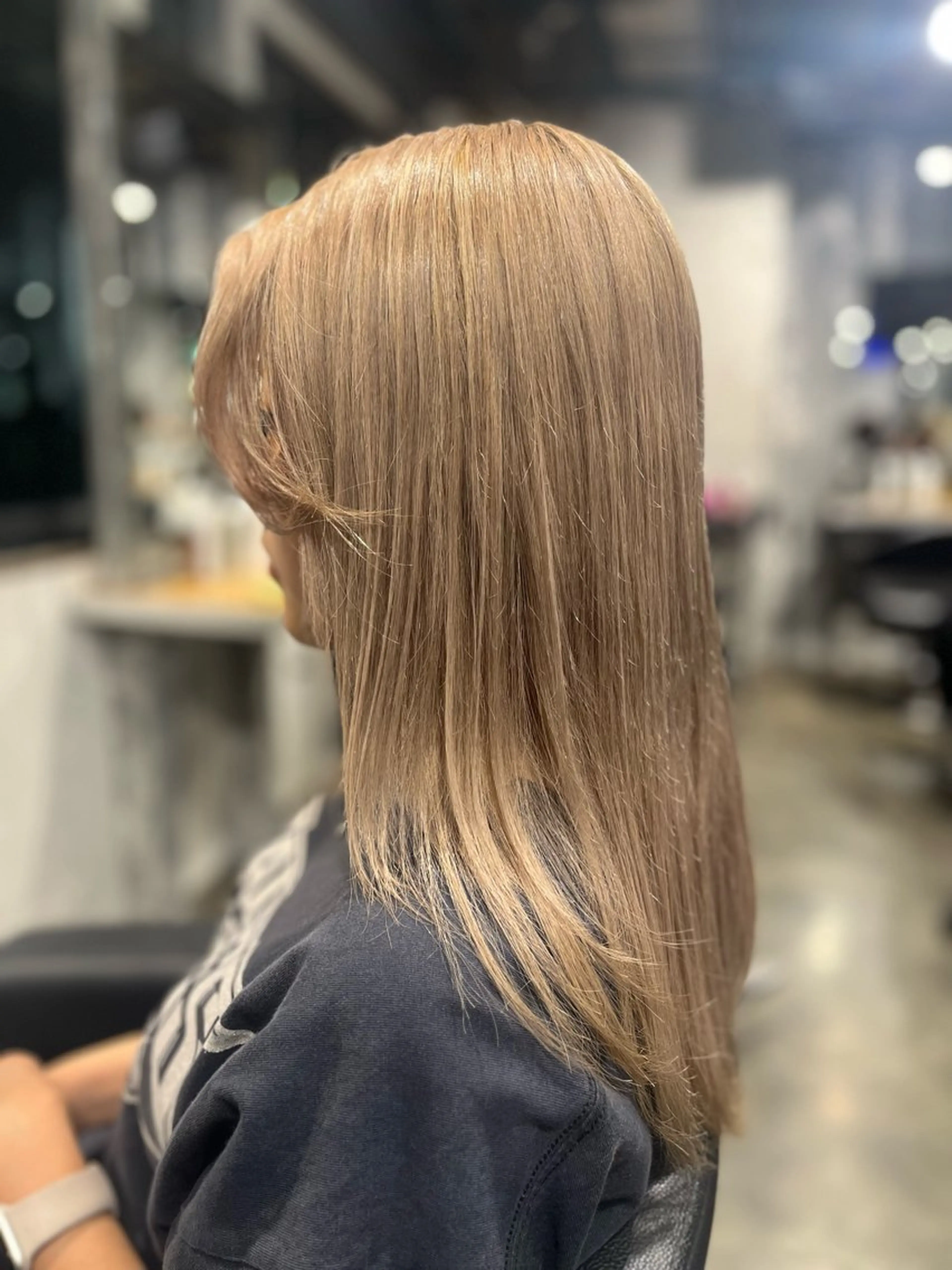 ロング カラー ヘアカラー ハイトーンカラー 🦄レイヤーカットのヘアスタイル