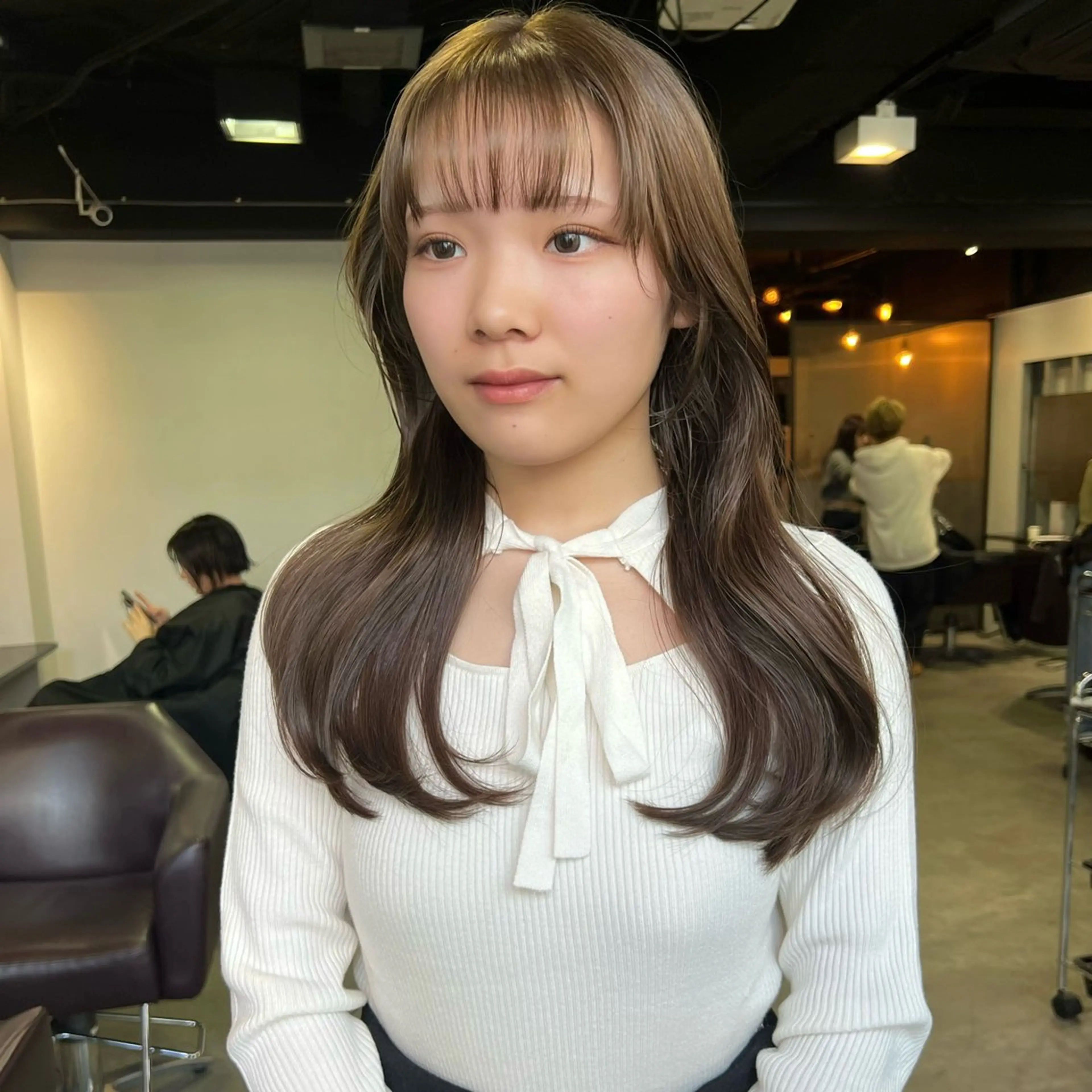 セミロング カラー ベージュカラー オリーブベージュ 韓国ヘア/ベージュ カラー🤍yukaのヘアスタイル