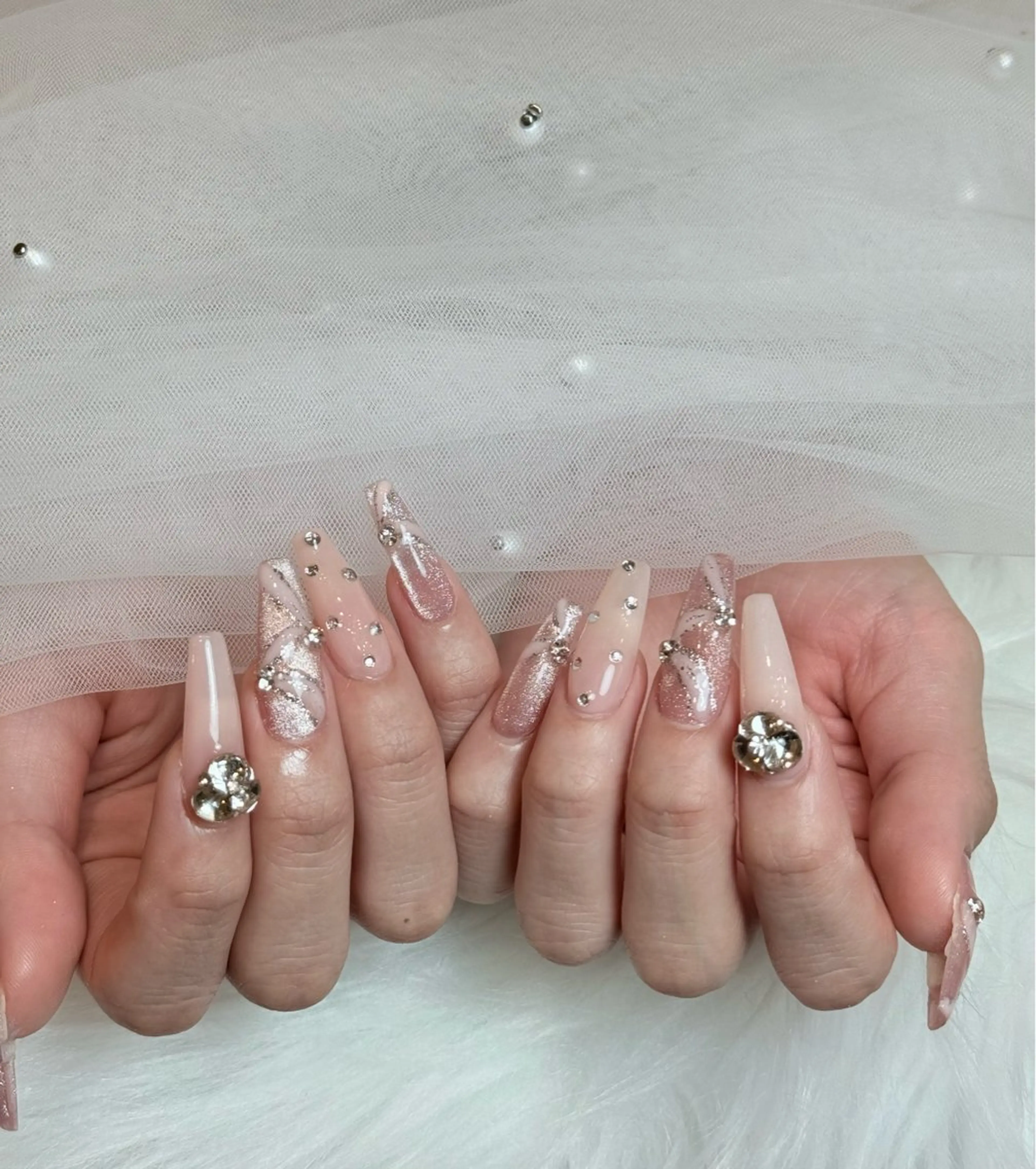 ネイル チークネイル ドット フレンチネイル グラデーション ハート ハンドネイル ハンドケア Nihonthy Nail 新宿所属・Anrya panのネイルデザイン