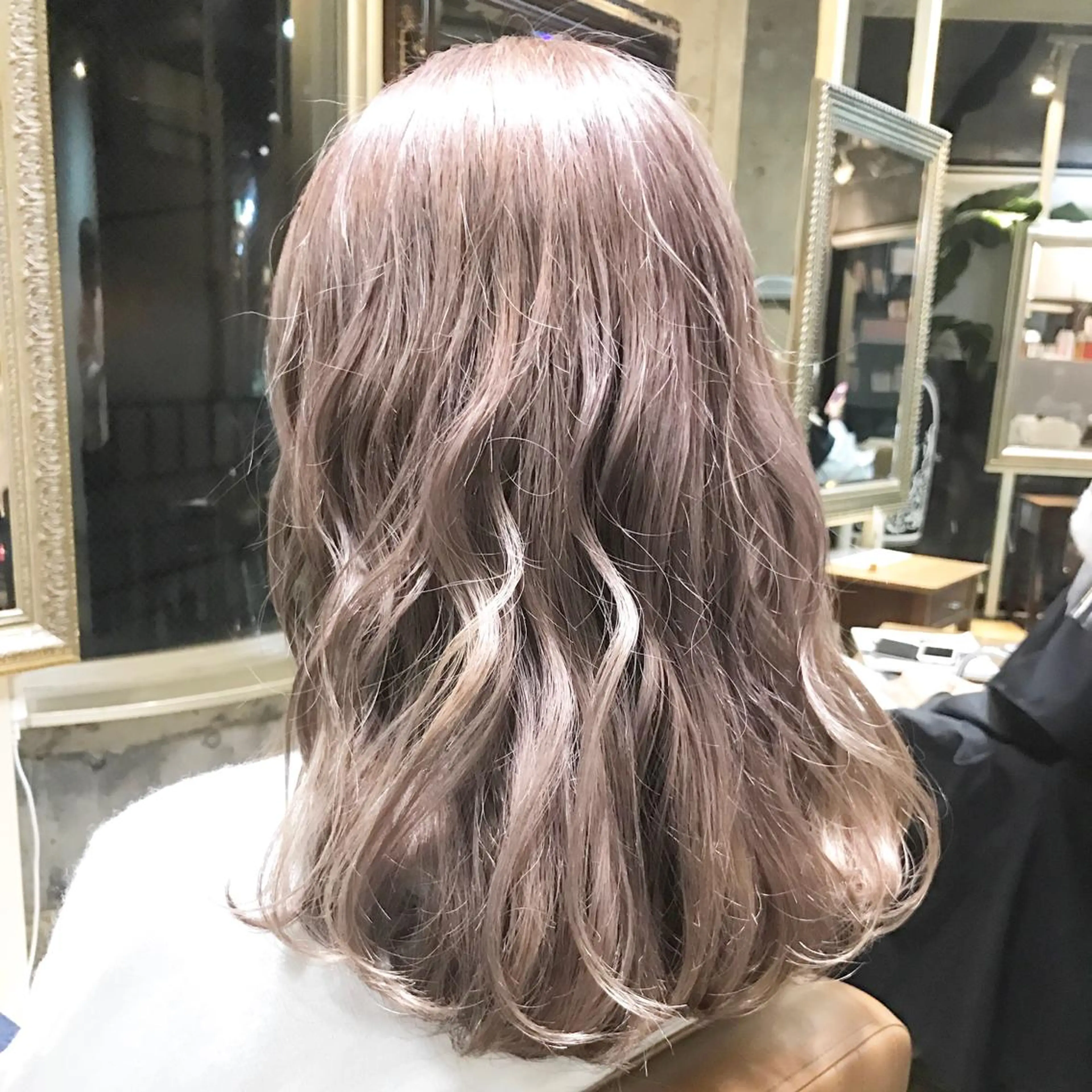 ミディアム カラー ベージュカラー ブリーチ ダブルカラー サロンドミルク 原宿のヘアスタイル
