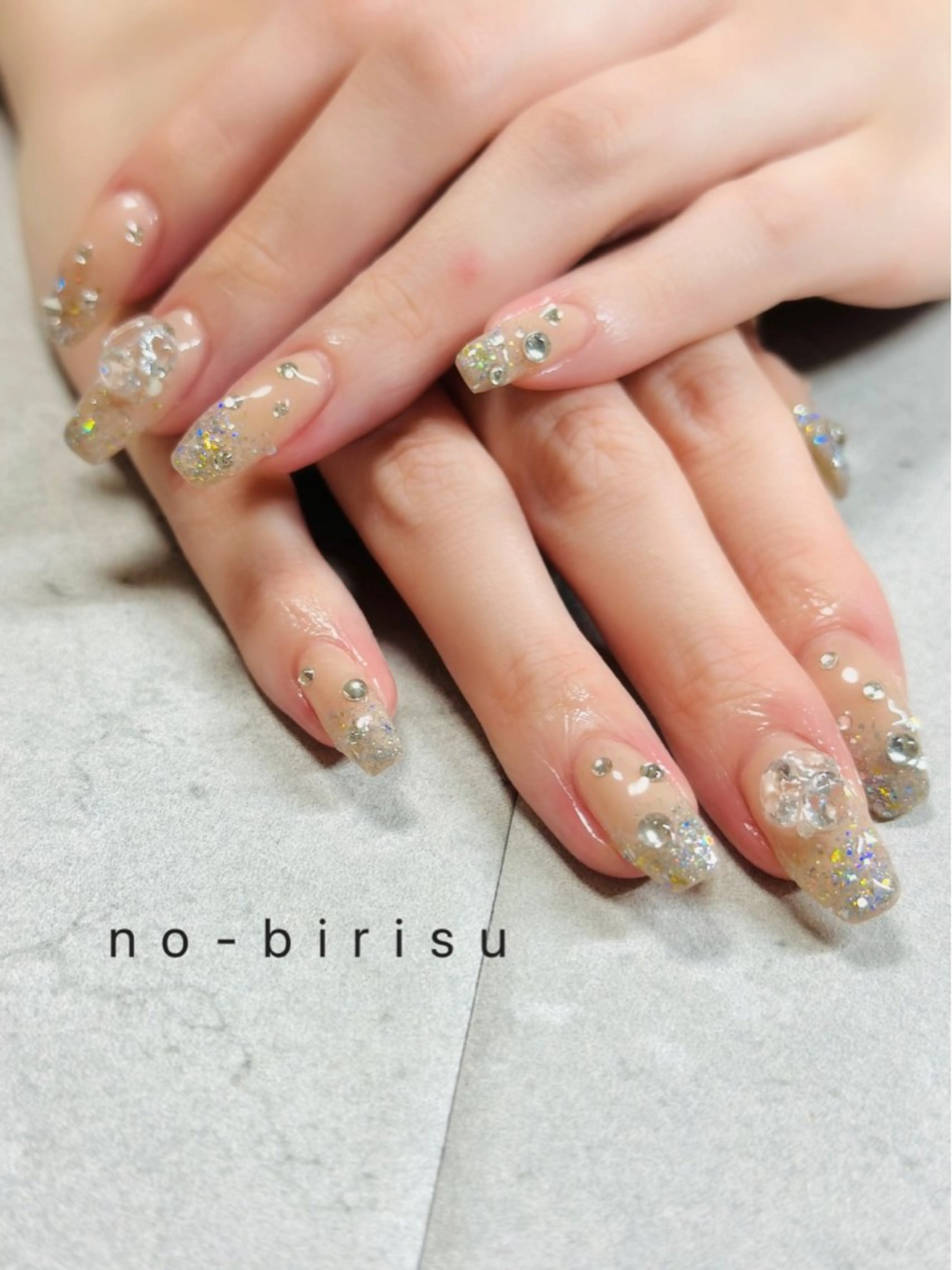 ネイル ラメ(グリッター) ラメグラデーション ストーンネイル ハンドネイル no-birisu nailのネイルデザイン