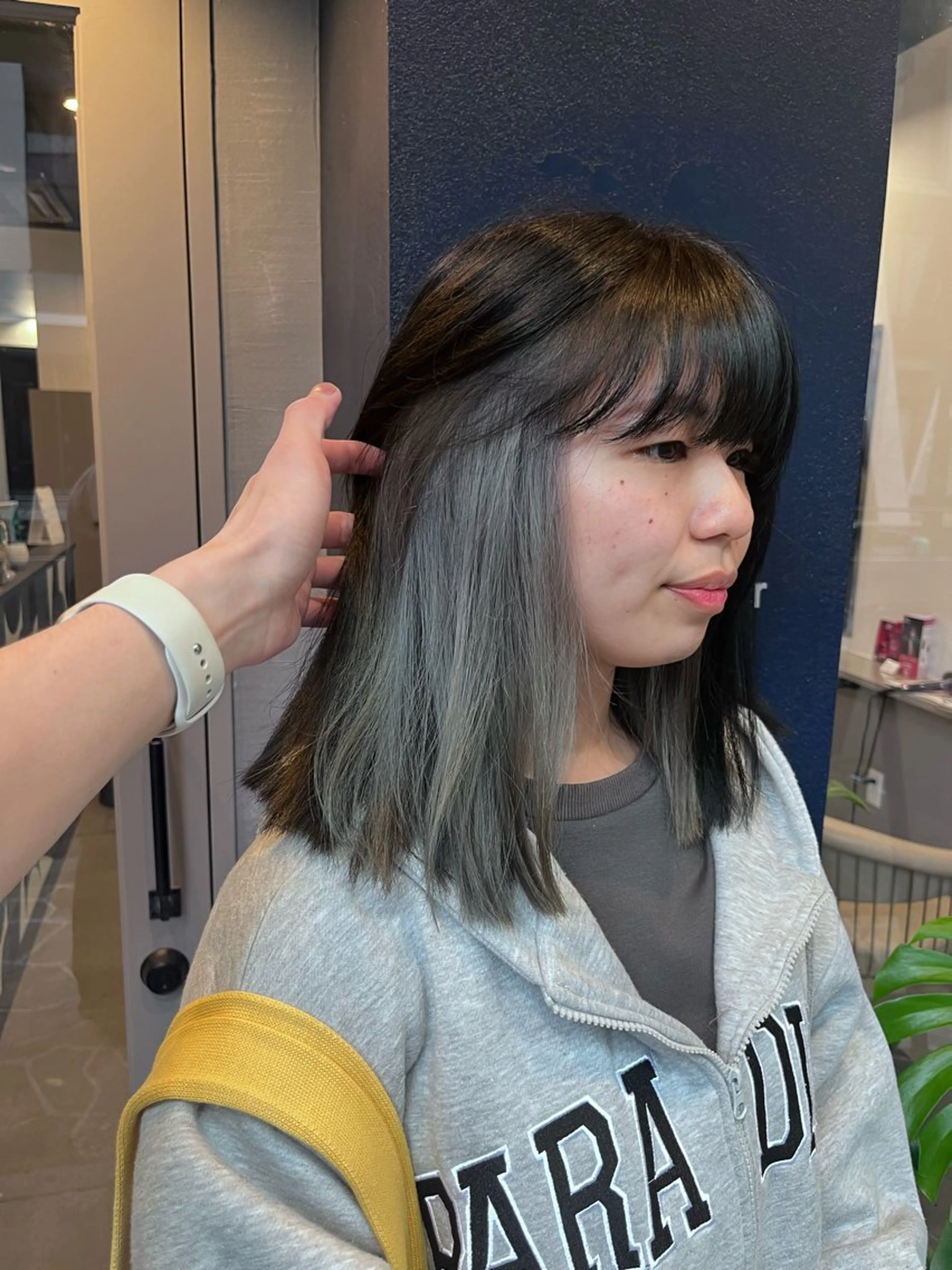 ミディアム カラー ブリーチ シルバー dogstar小林諒 レイヤー/パーマのヘアスタイル