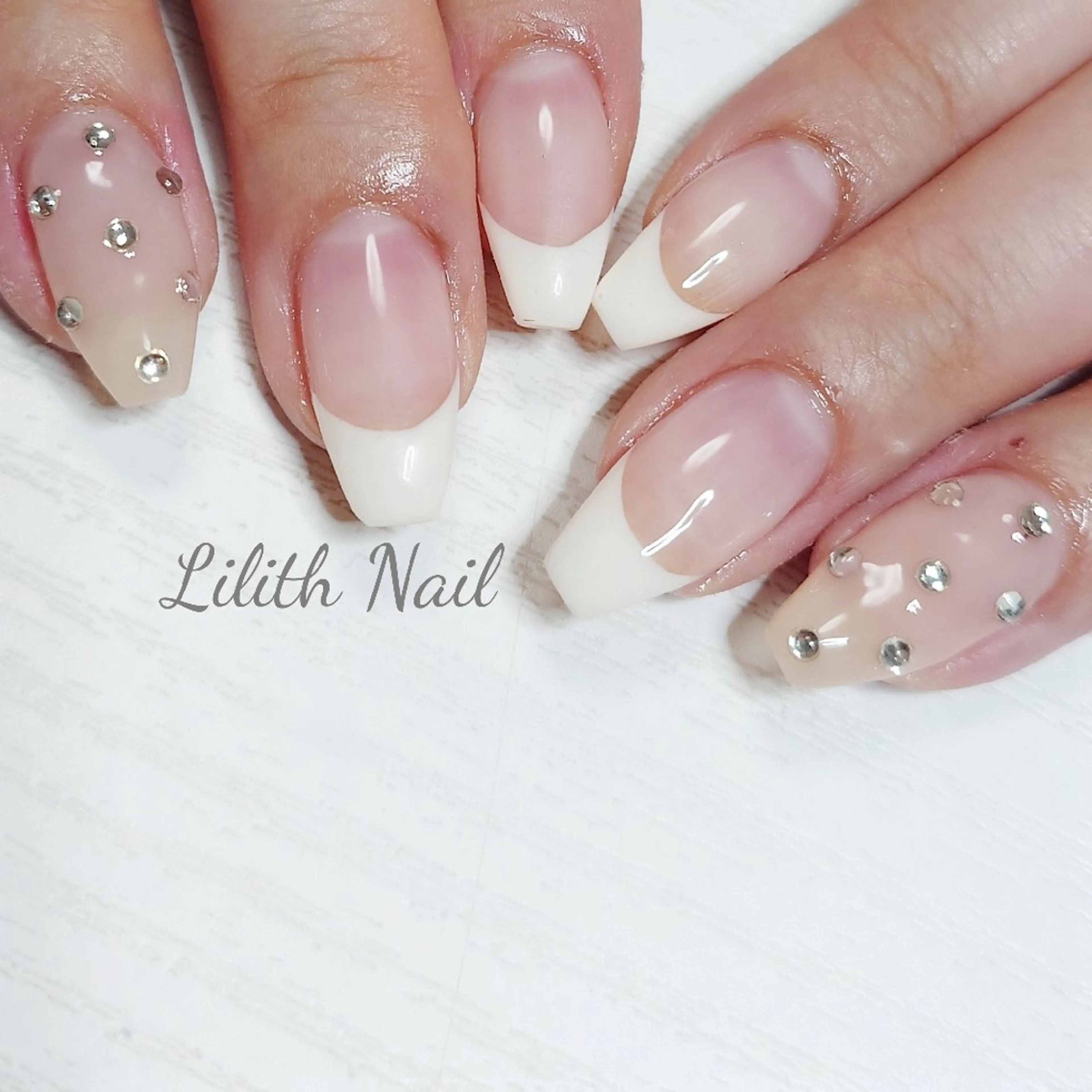 ネイル ストーンネイル ハンドネイル Lilith Nailのネイルデザイン