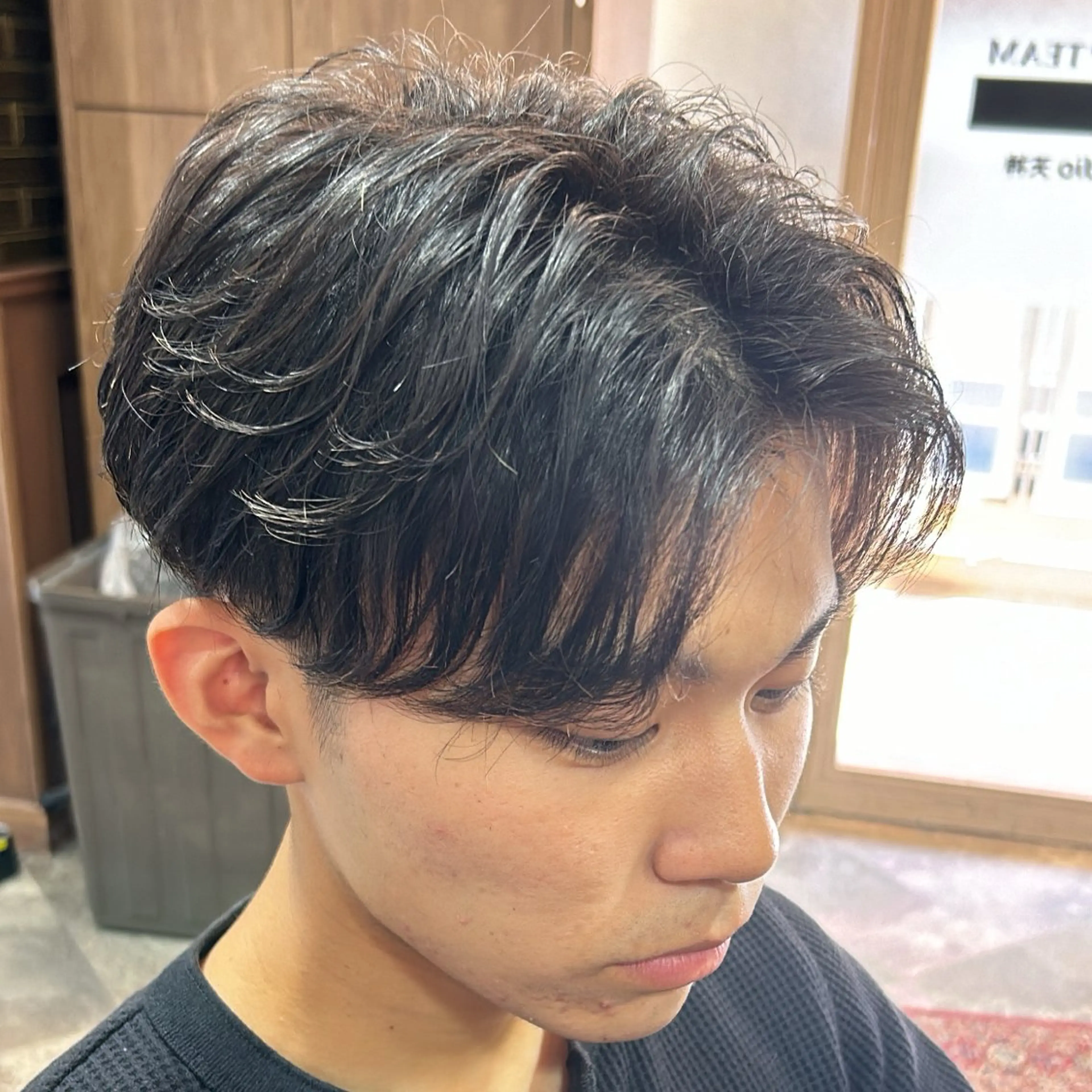 ショート パーマ メンズ センターパート メンズパーマ ニュアンスパーマ グロウ天神所属・清潔感のある髪へ✨️ 井上一真のヘアスタイル