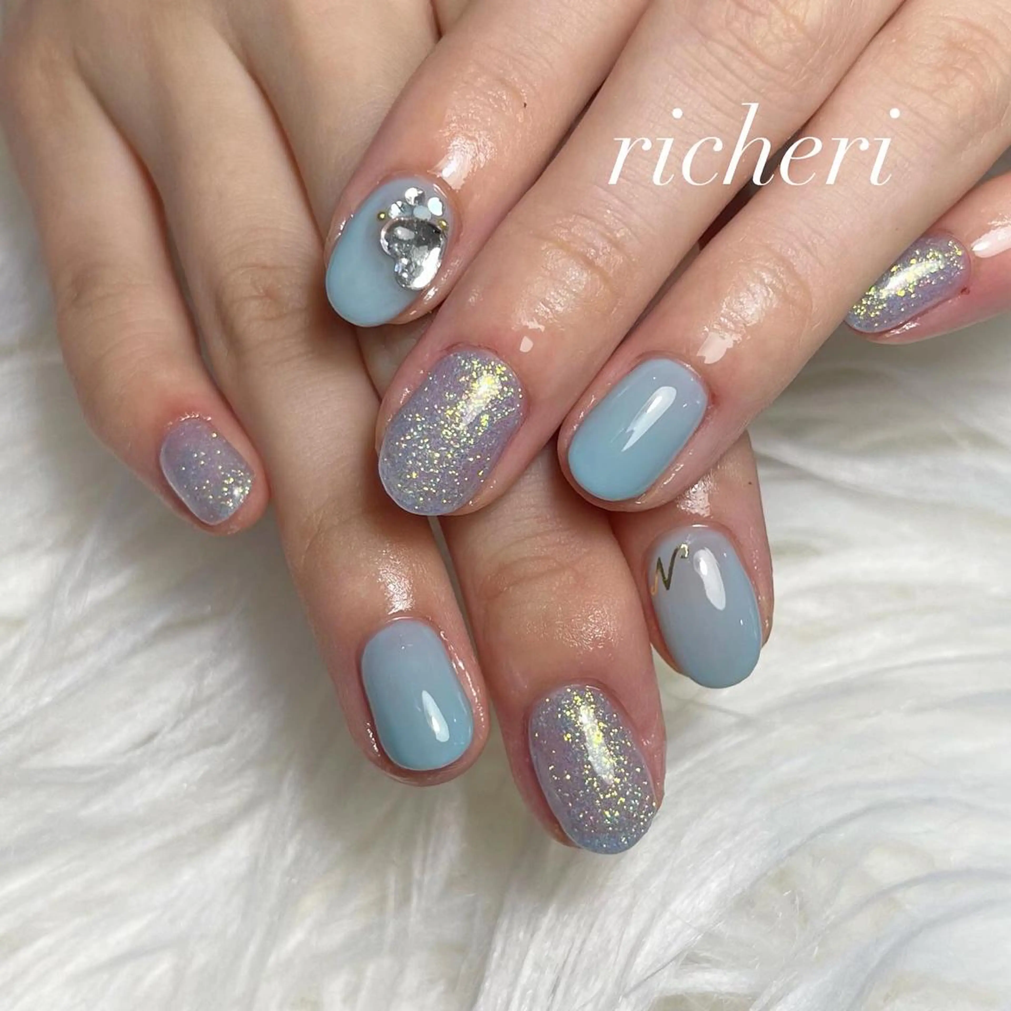 ミディアム ネイル 韓国風ヘア アートネイル ブルー フレンチネイル ジェルネイル richeri beautyのエステ・リラクイメージ