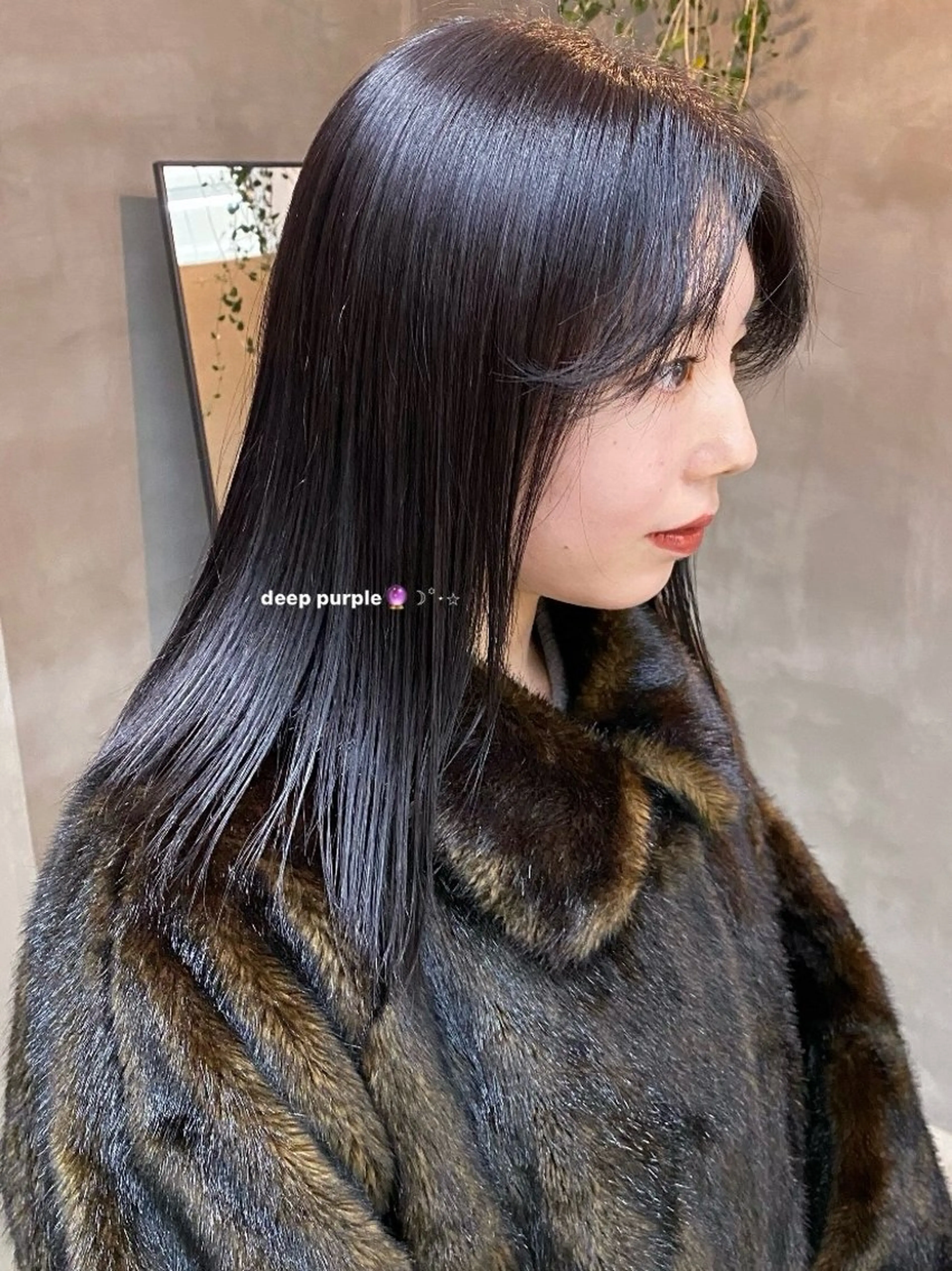 セミロング カラー 透明感カラー パープルカラー 谷口 瑠愛のヘアスタイル