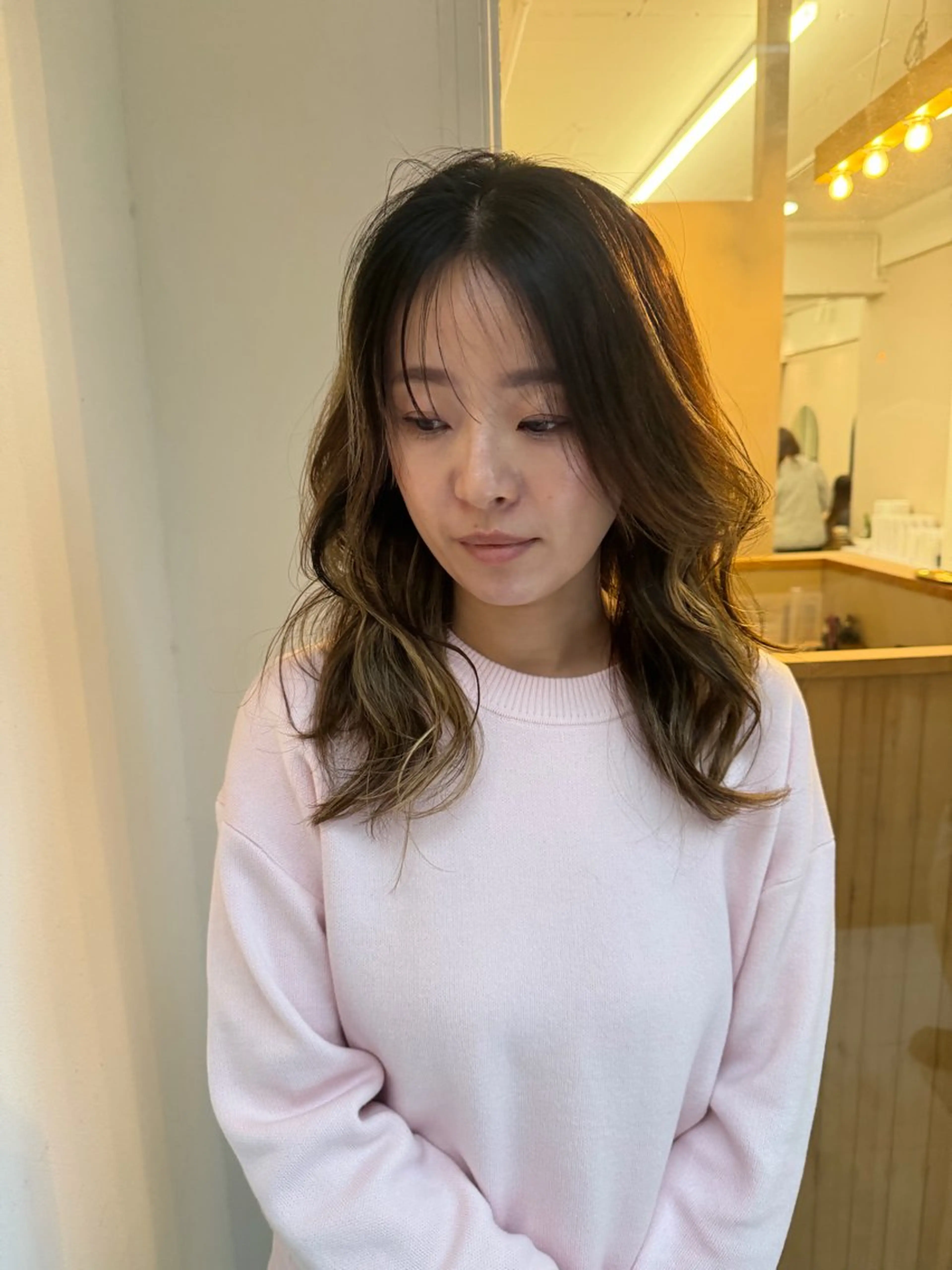 セミロング セミロングパーマ ハイライト 青木 裕のヘアスタイル