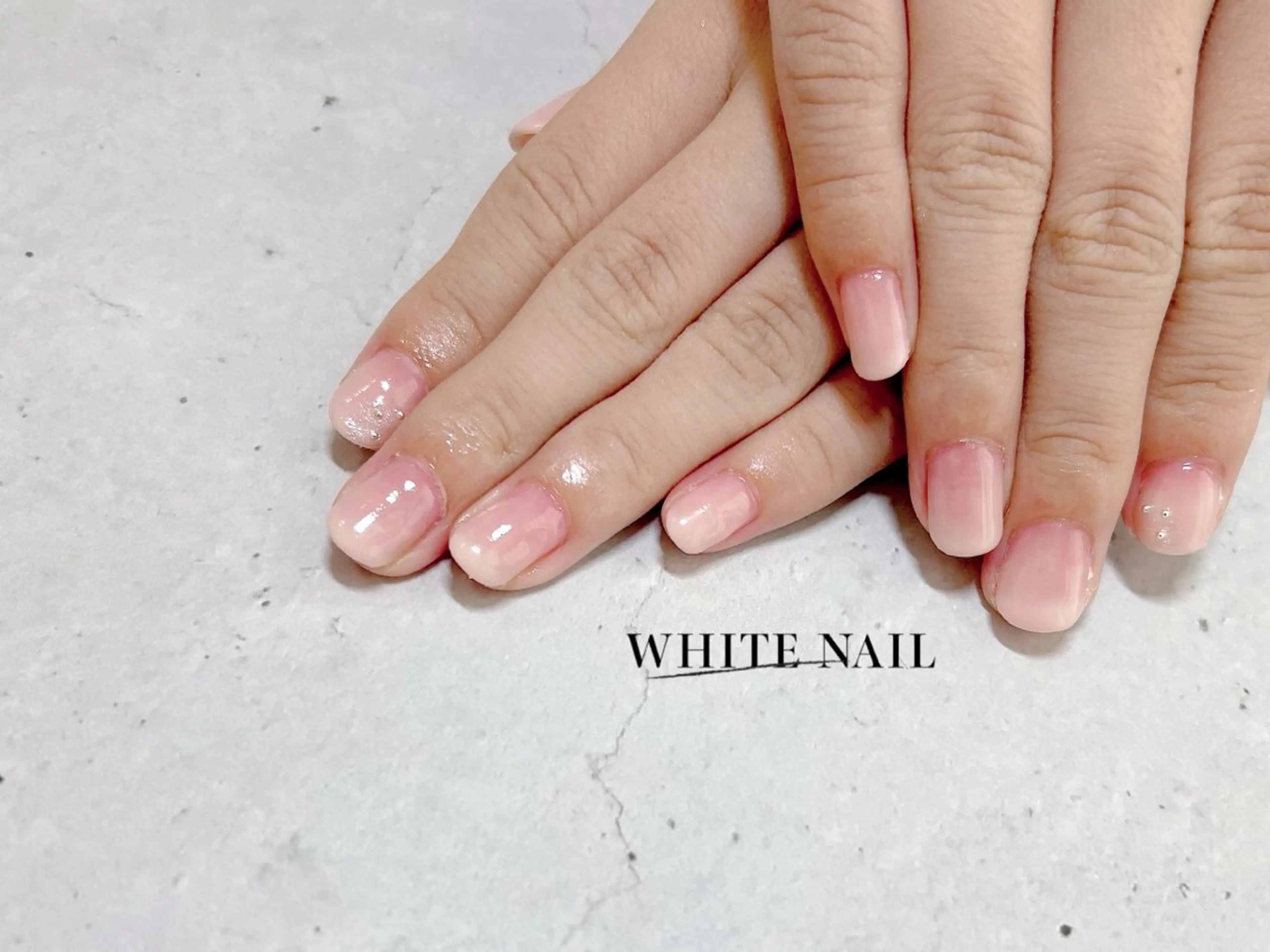 ネイル グラデーション シンプルネイル ハンドネイル WHITE NAIL ホワイトネイルのネイルデザイン