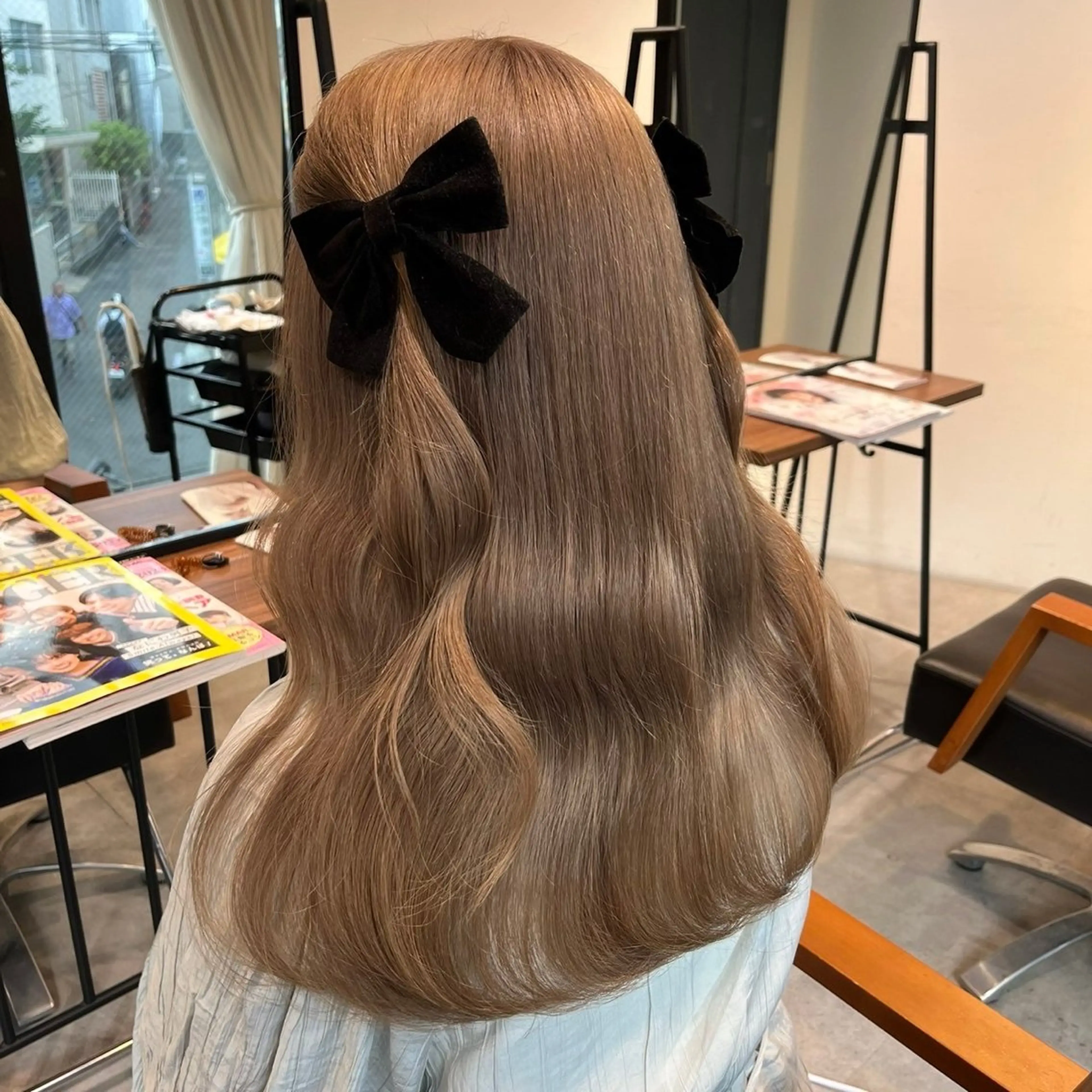 ロング カラー ベージュカラー 透明感カラー ミルクティーベージュ ‎Lby home 🪽mikuのヘアスタイル