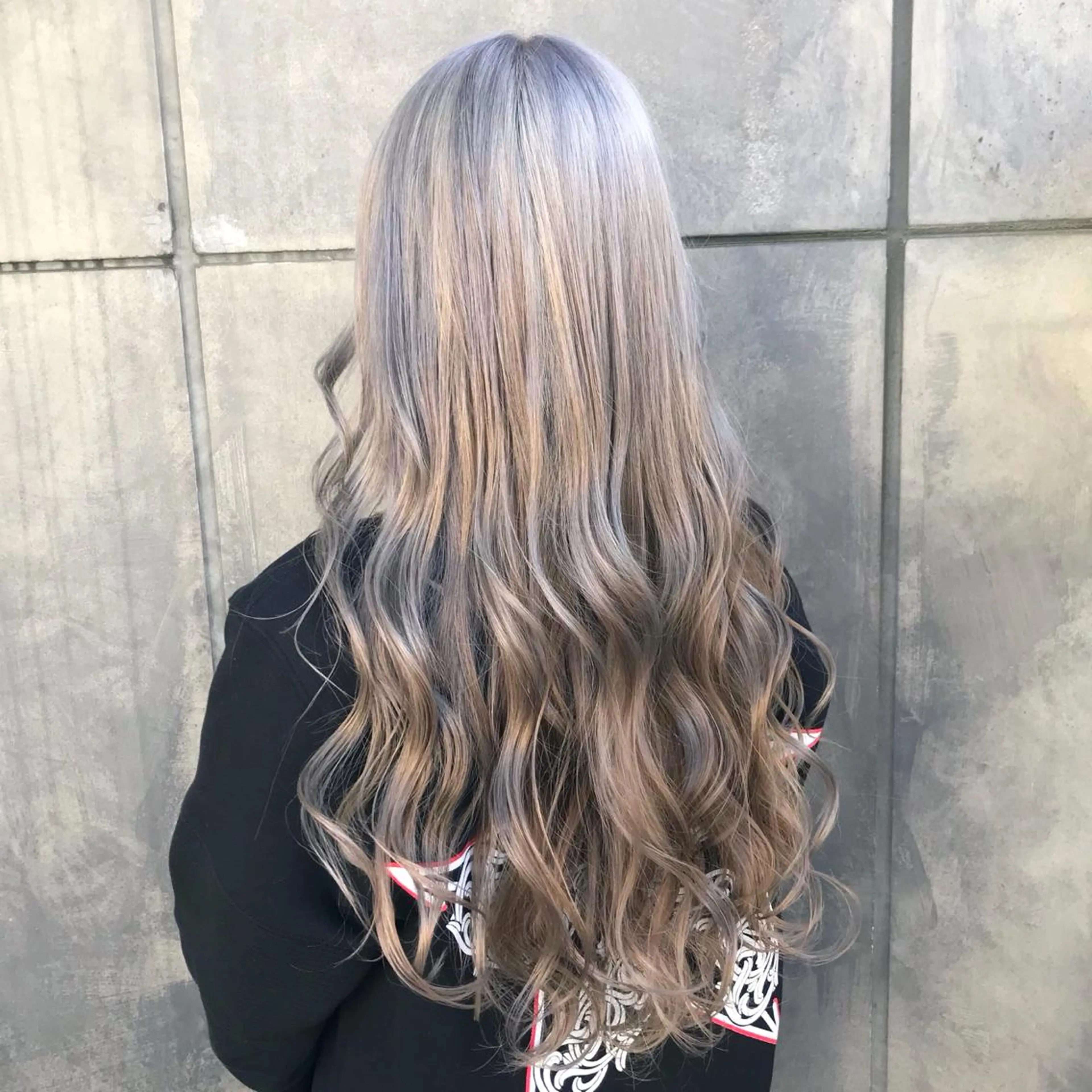 ロング カラー アッシュ アッシュグレー アッシュグレージュ ブリーチ グレージュ サロウィン所属・K-POP好き美容師 🇰🇷Kai.Yのヘアスタイル