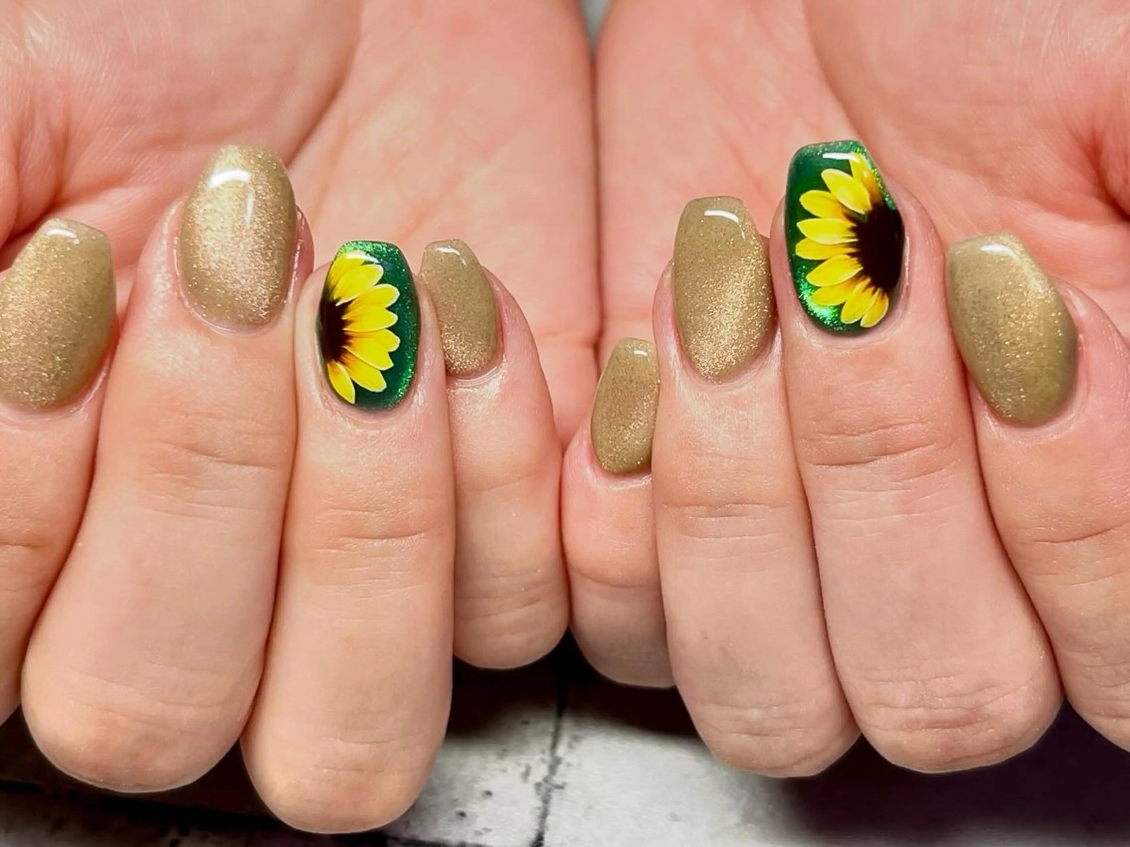 ネイル おそろいネイル ハンドネイル まり りぃ〜んのネイルデザイン