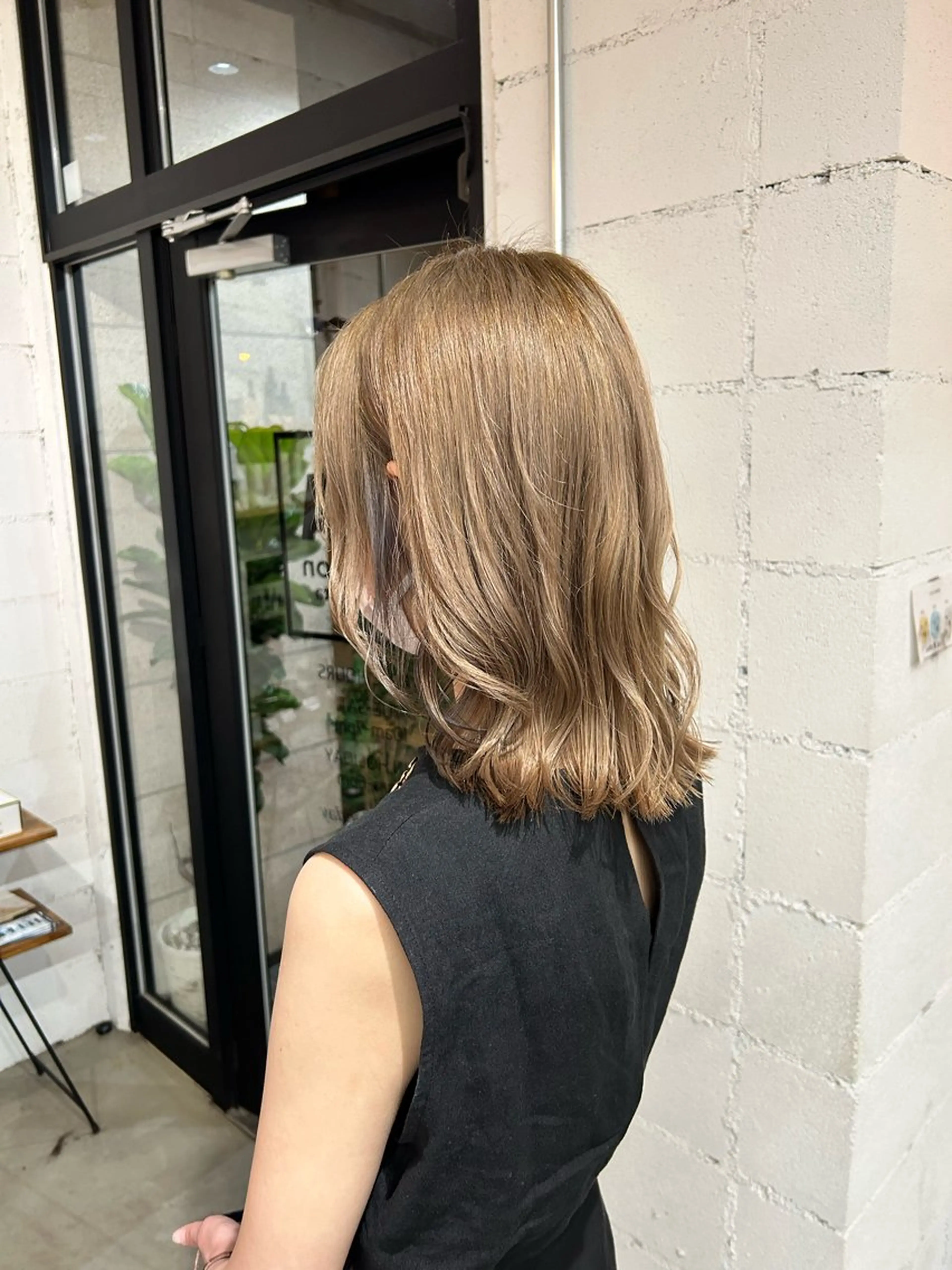 ミディアム カット ヘアカラー トリートメント やりすぎないパーマ ニュアンスパーマのヘアスタイル