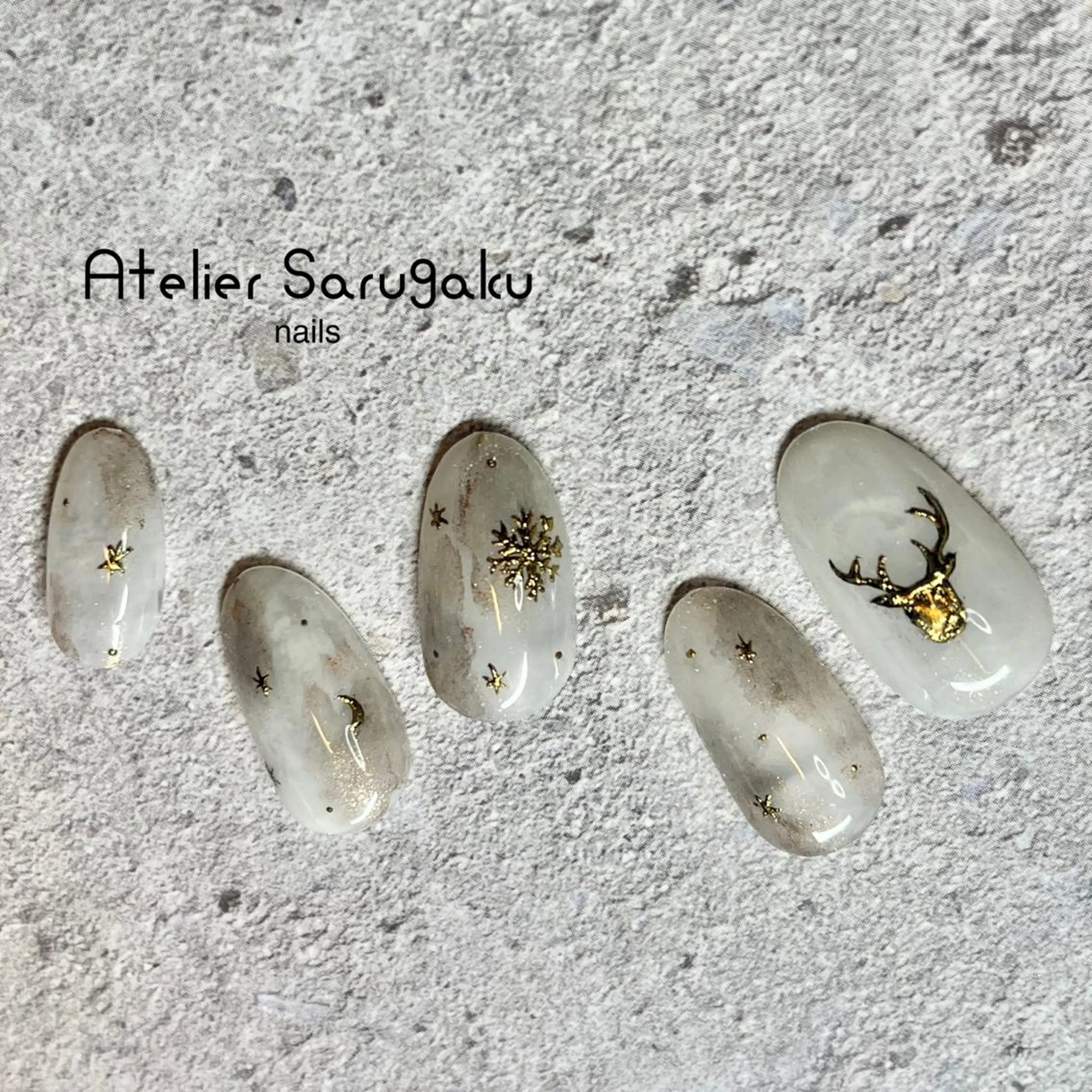 ネイル ゴールド キラキラネイル ミラーネイル ニュアンスネイル 冬ネイル 駒沢大学sususu Marinaのネイルデザイン