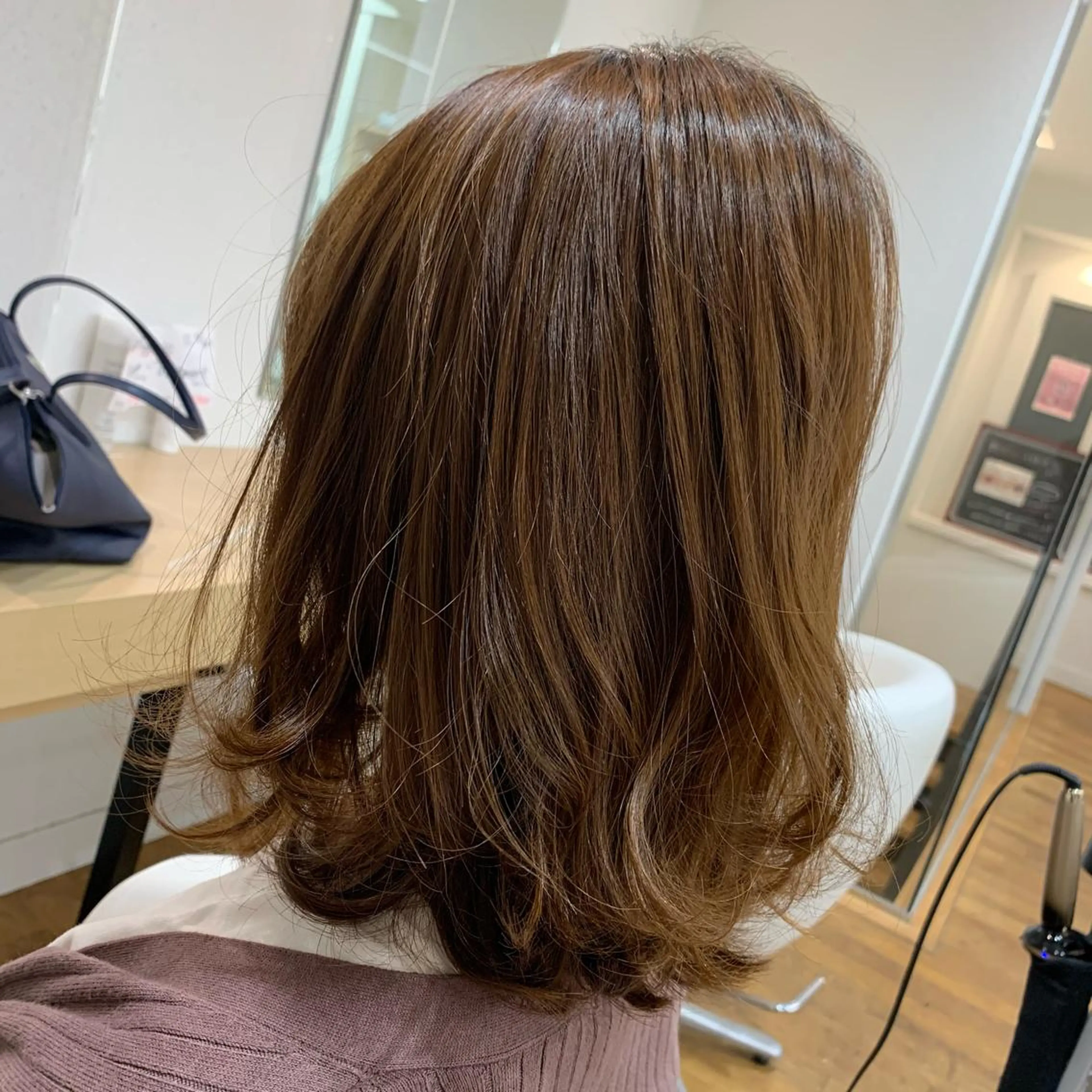 ミディアム 大谷 菜月のヘアスタイル