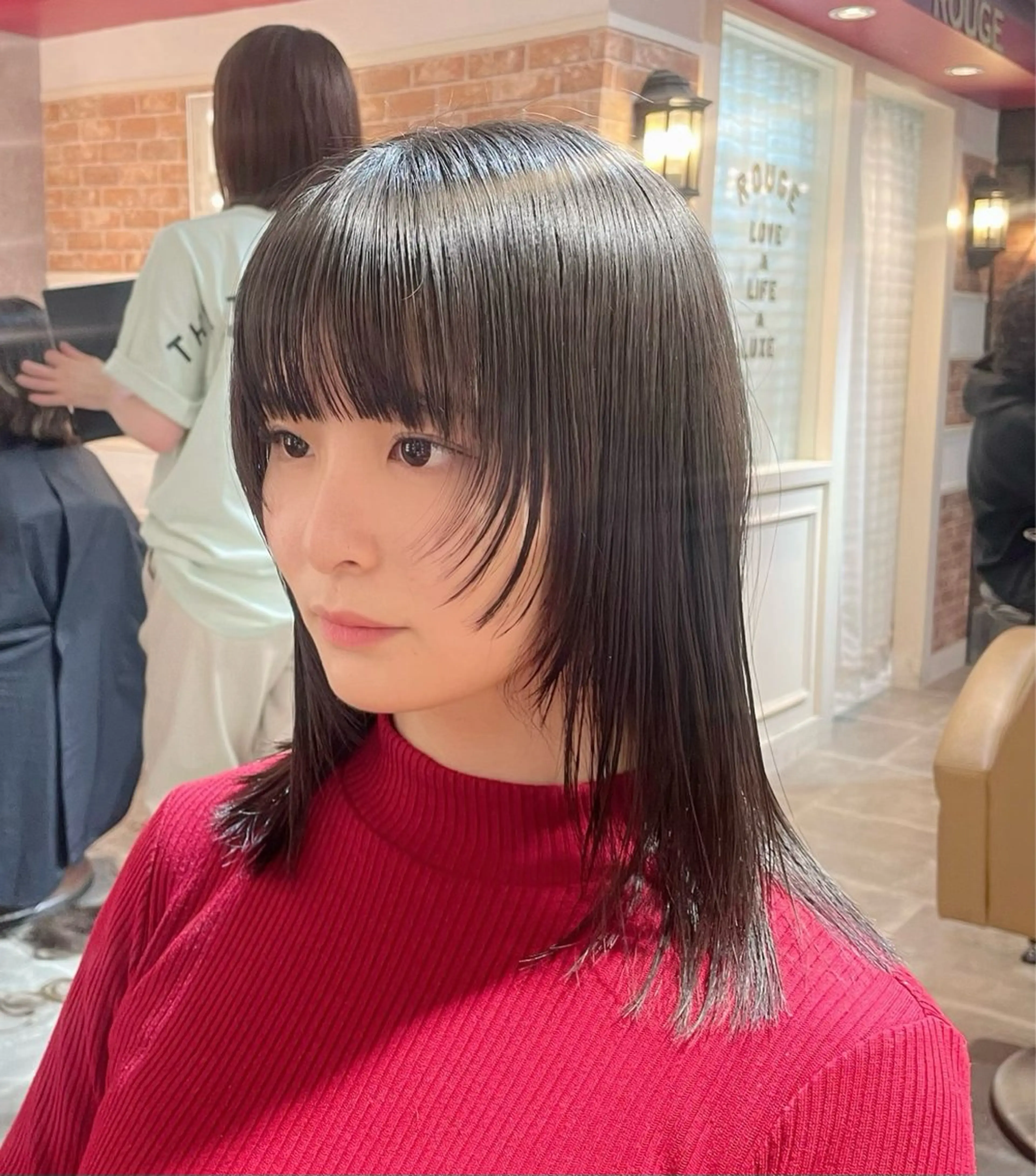 ミディアム 顔まわりレイヤー 顔周りカット レイヤーカット ウルフカット カット トリートメント 🫧縮毛矯正/ウルフ /レイヤー/白倉のヘアスタイル