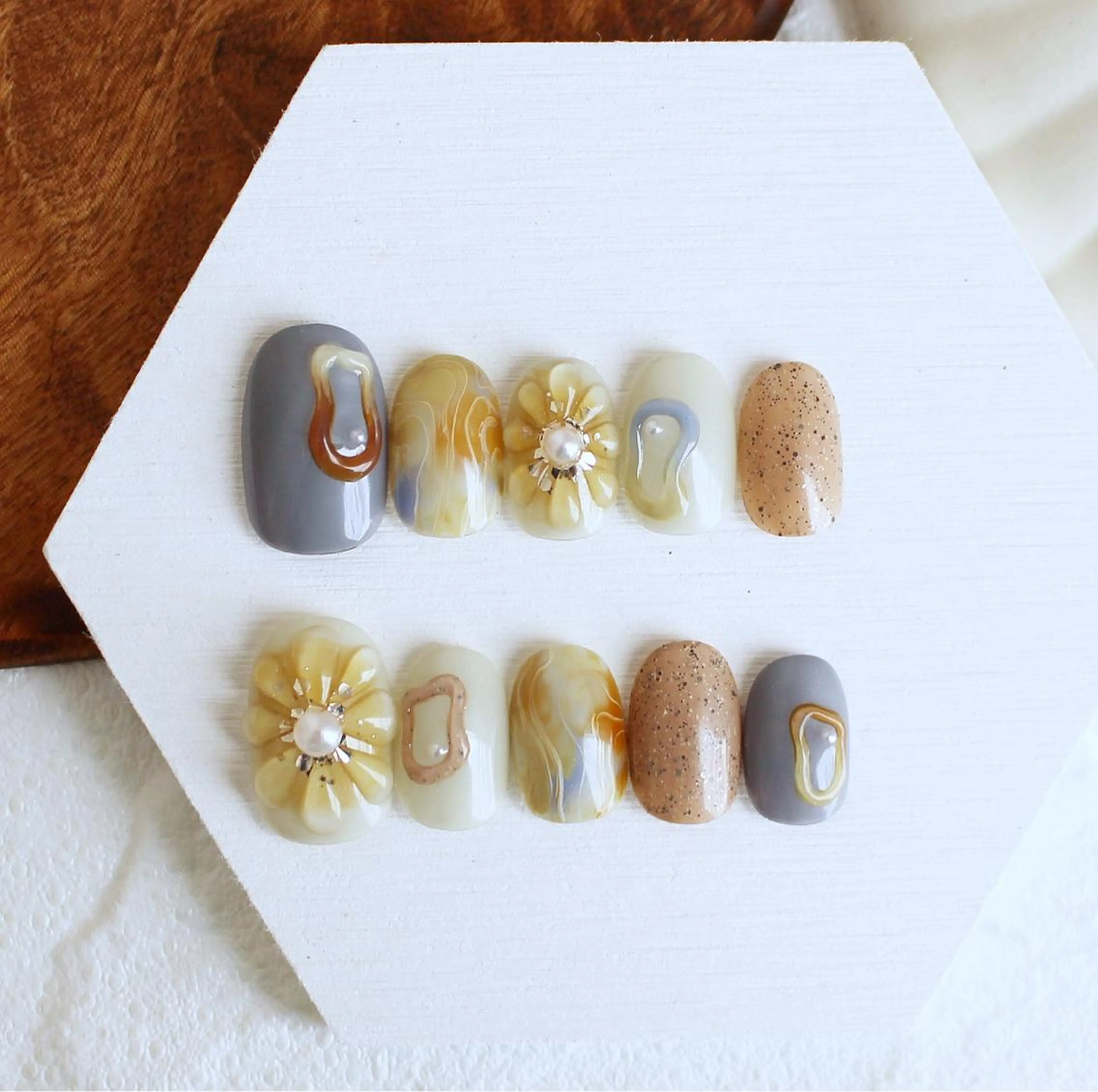 ショート ネイル フラワーネイル ぷっくりネイル Baku Nailsのネイルデザイン