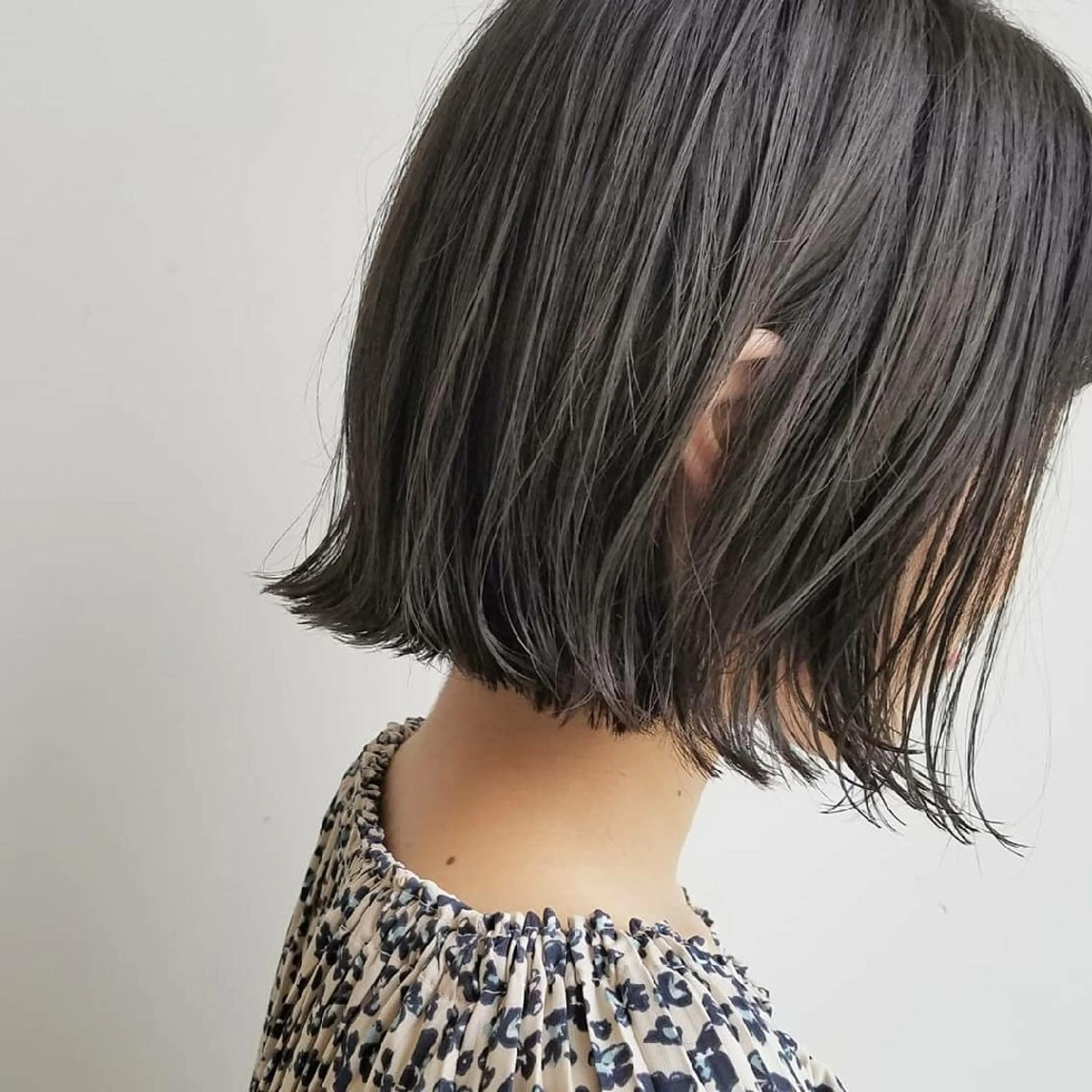 ショート カラー パーマ ヘアアレンジ 切りっぱなしボブ ボブ iplus まつげ、眉毛、耳つぼのマツエク・マツパデザイン