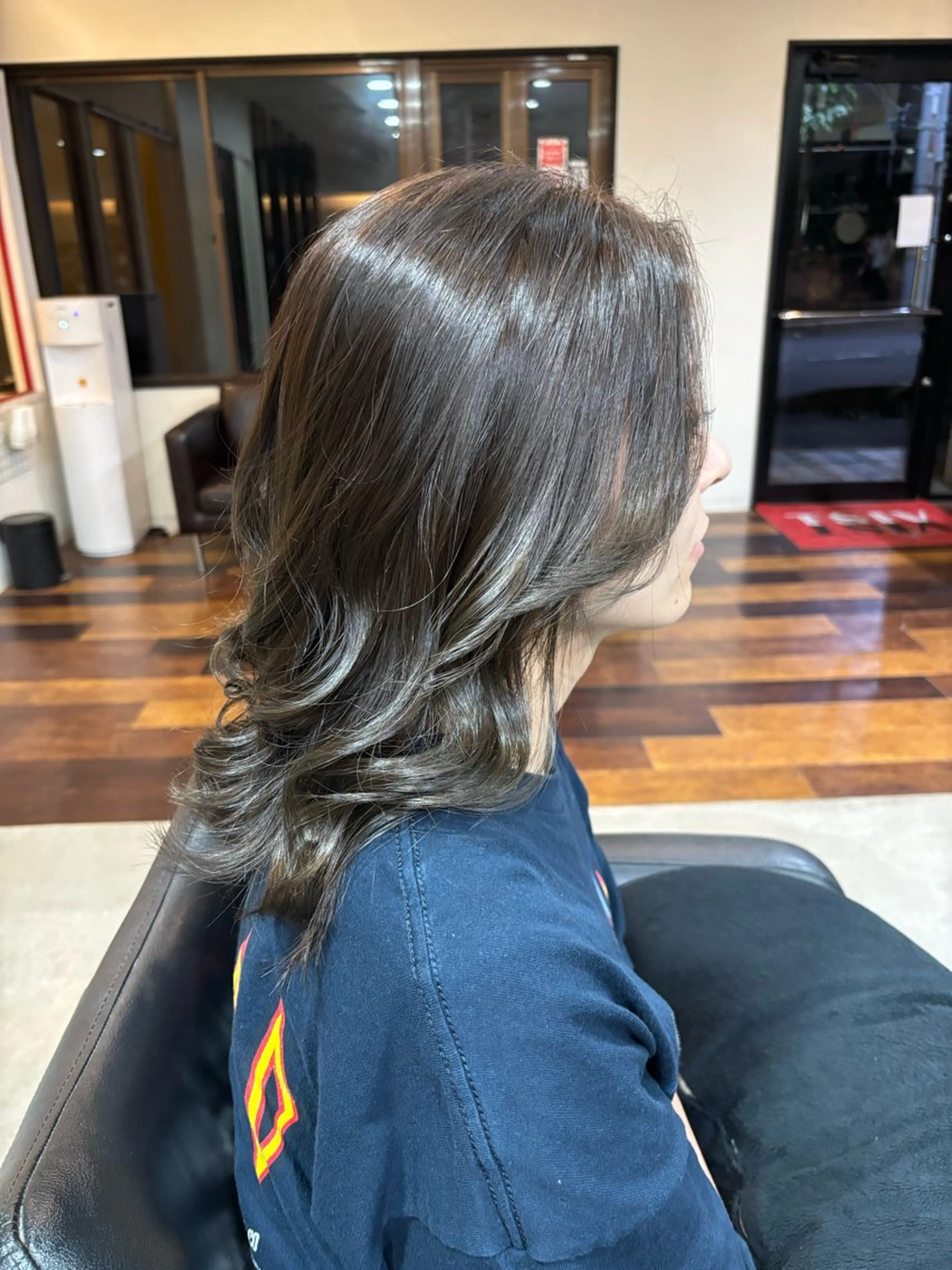 ミディアム カラー アッシュ アッシュグレー 透明感カラー ヘアカラー トリートメント 木下 みさきのヘアスタイル