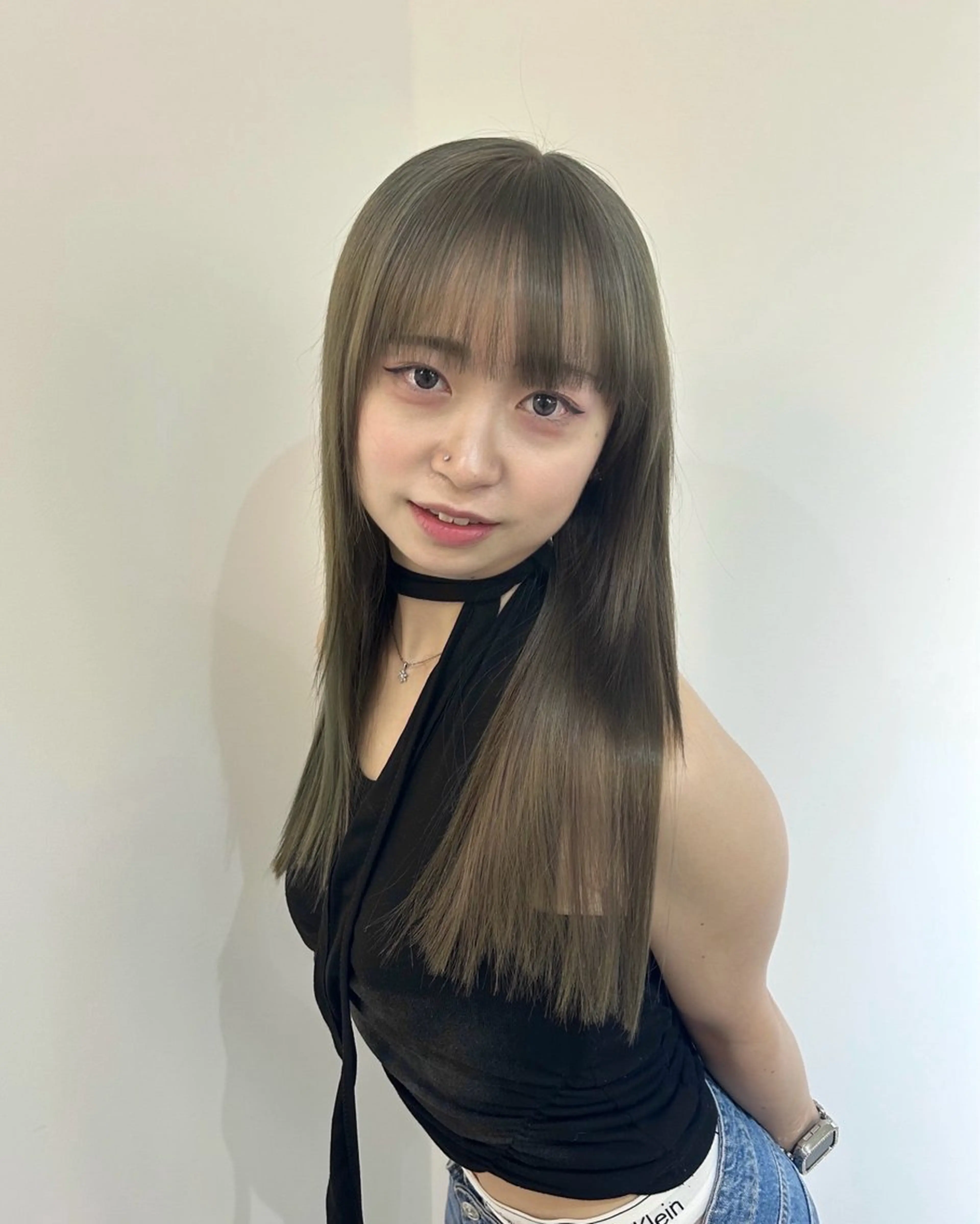 ロング カラー ブリーチ オリーブカラー three所属・yuuna/ 個性派デザインのヘアスタイル