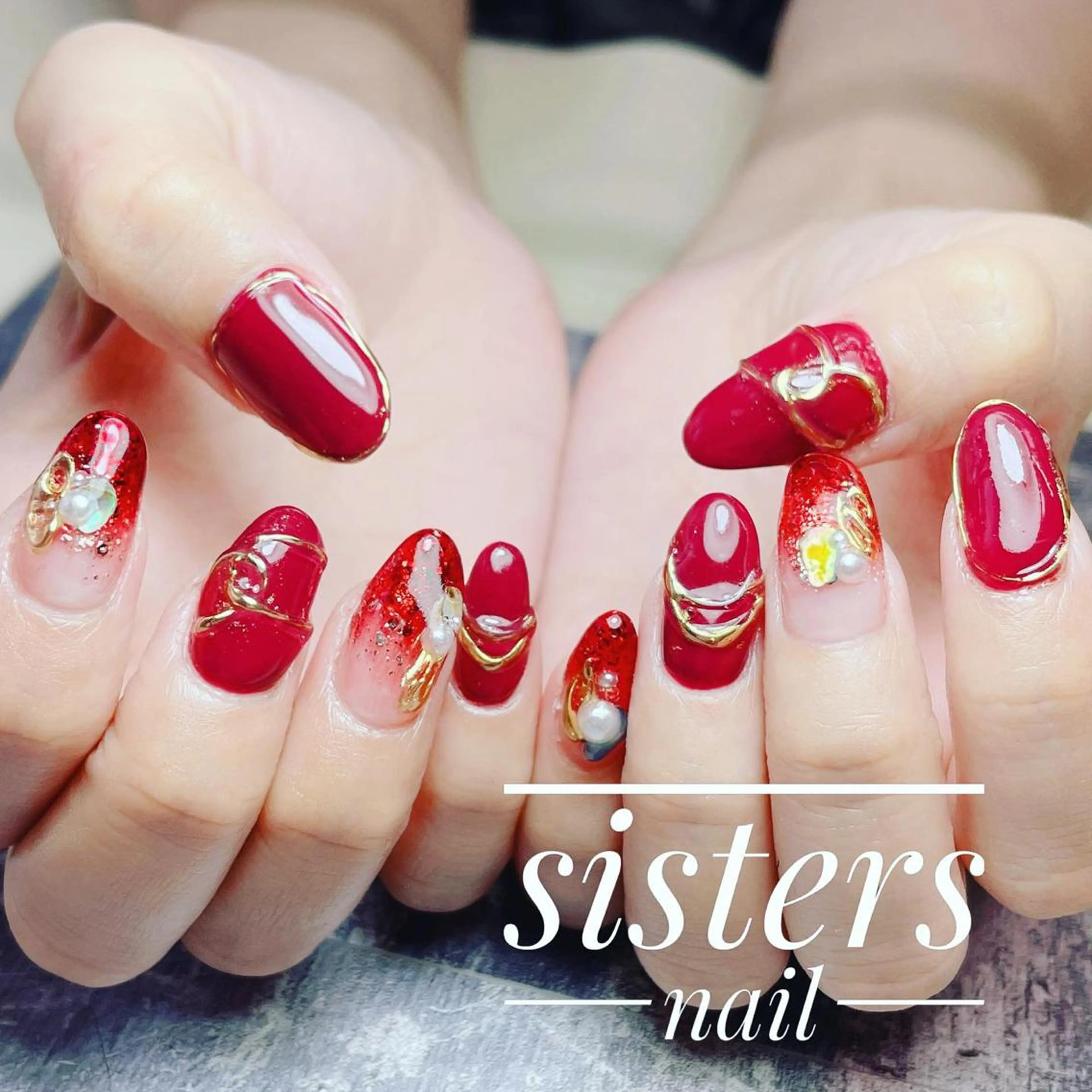 ネイル アートネイル マットネイル ミラーネイル ニュアンスネイル 赤色 ハンドネイル ハンドケア sisters nail.fのネイルデザイン