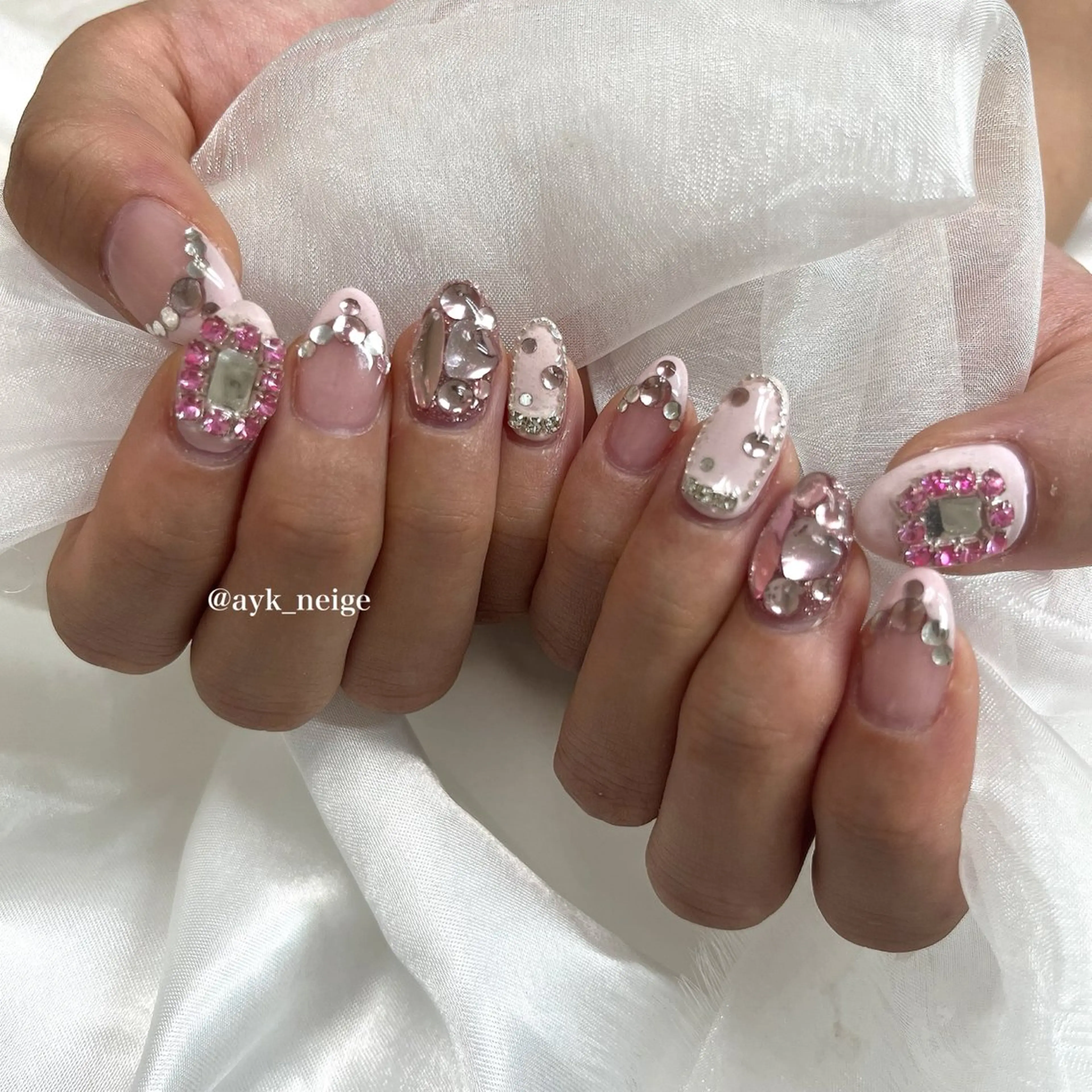 ネイル フットネイル フレンチネイル キラキラネイル 韓国ネイル マグネットネイル n'eige nail所属・大谷 綾香のネイルデザイン