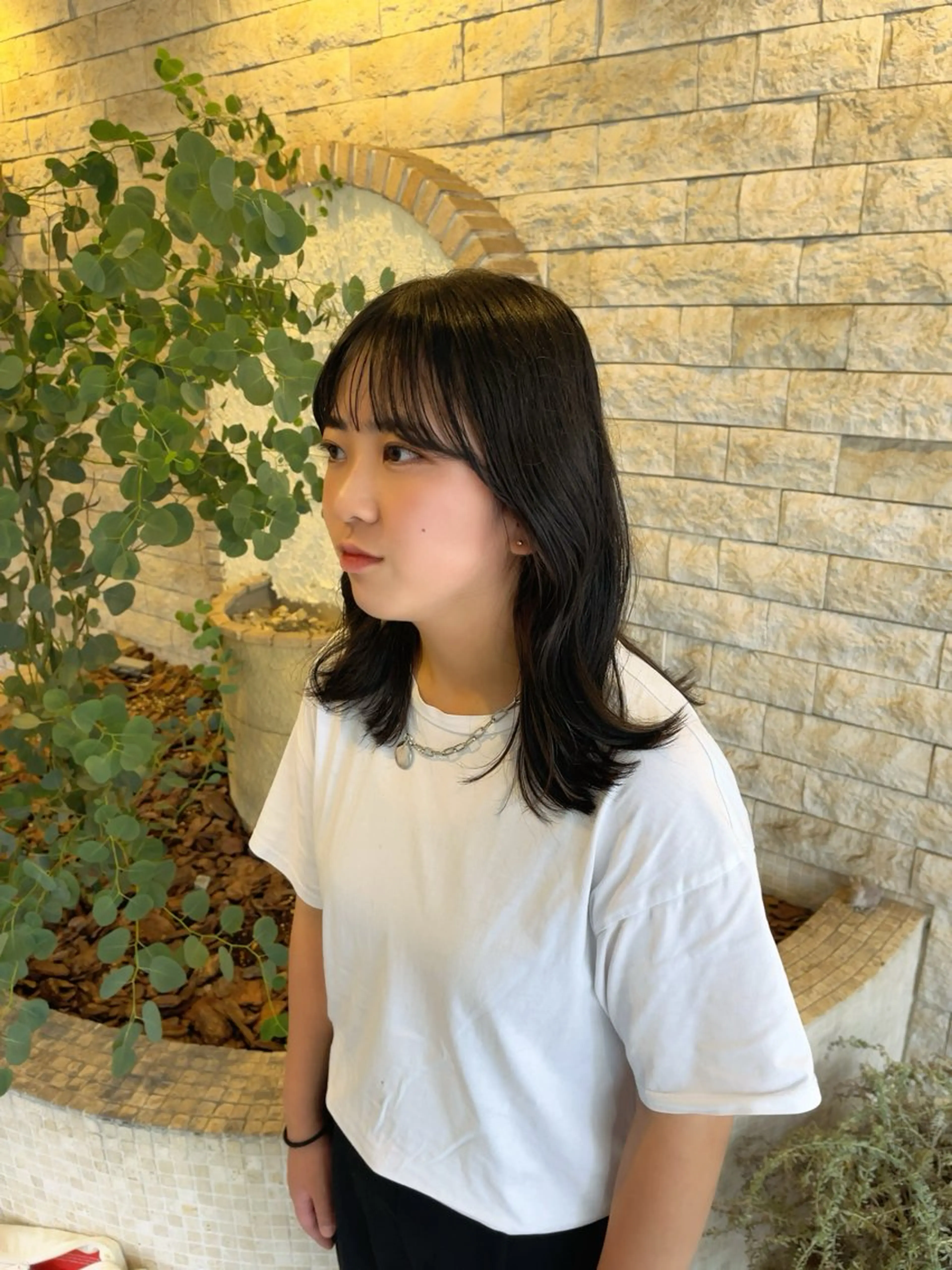 ミディアム 顔周りカット シースルーバング サイドバング suzuka/透明感 カラー 美髪縮毛矯正のヘアスタイル