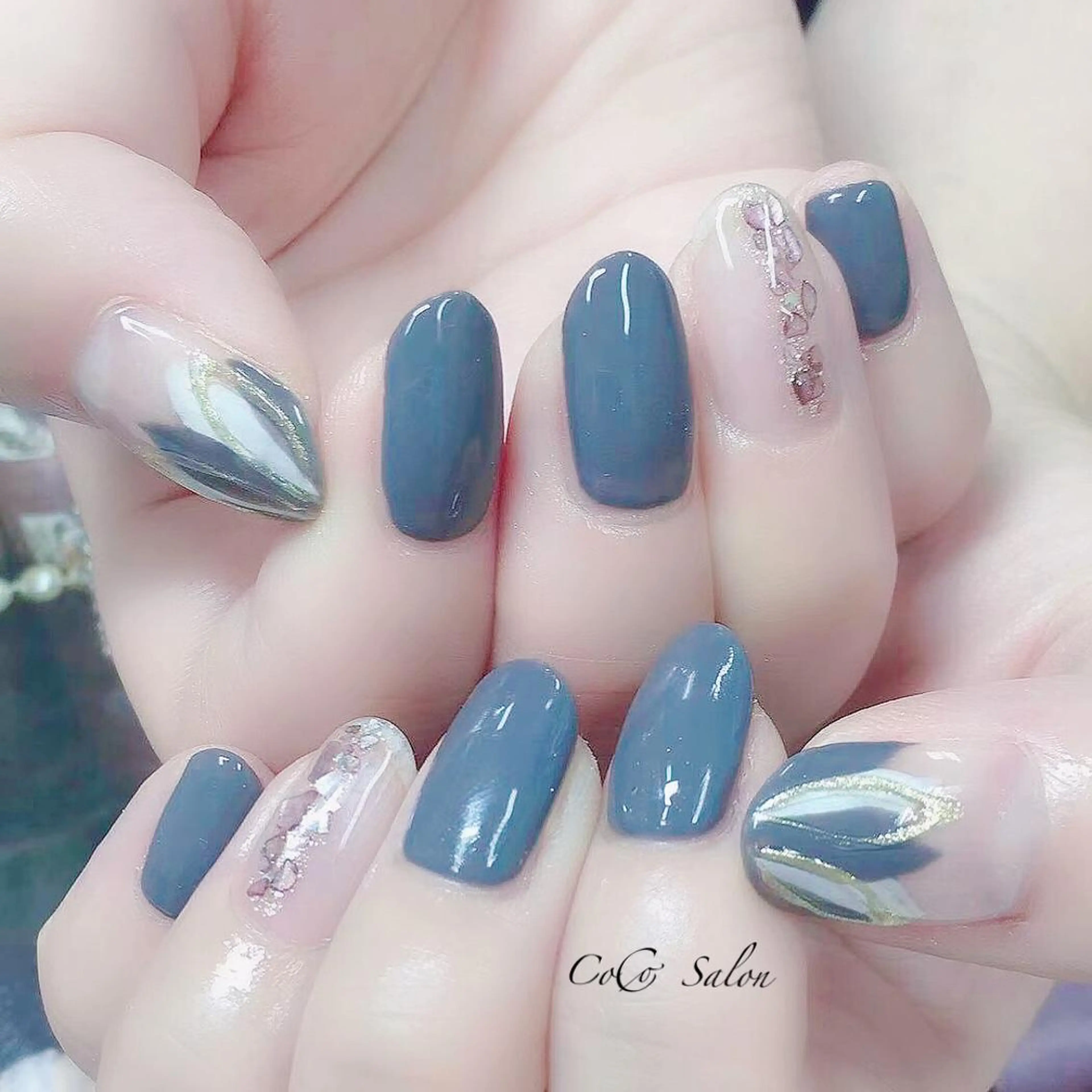 ネイル ブルー 長さ出し フラワーネイル ジェルネイル ホログラムネイル ハンドネイル CoCoSalon ネイル/まつ毛予約のネイルデザイン