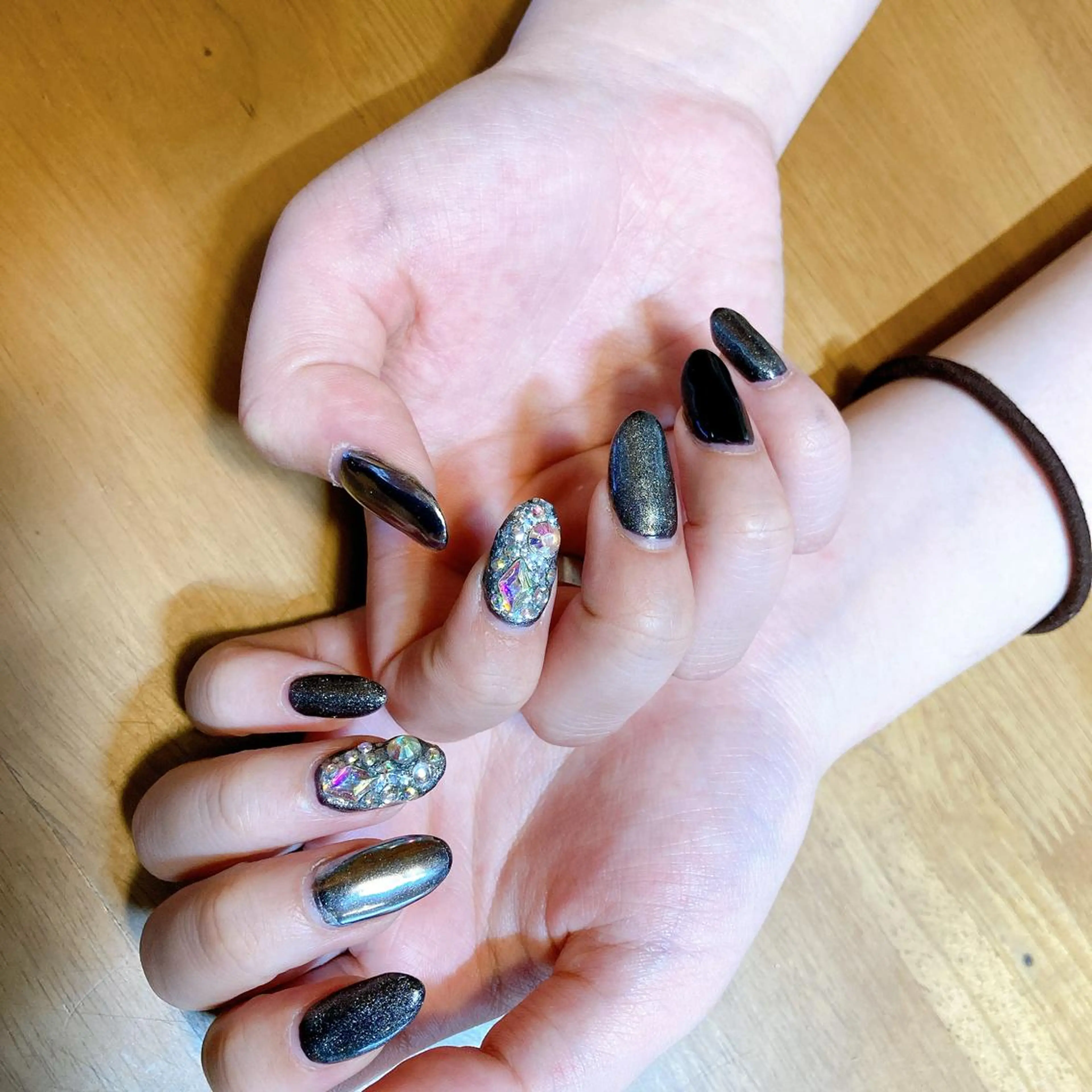 ネイル キラキラネイル ハンドネイル ハンドケア YunAsu ひぃちゃんのエステ・リラクイメージ