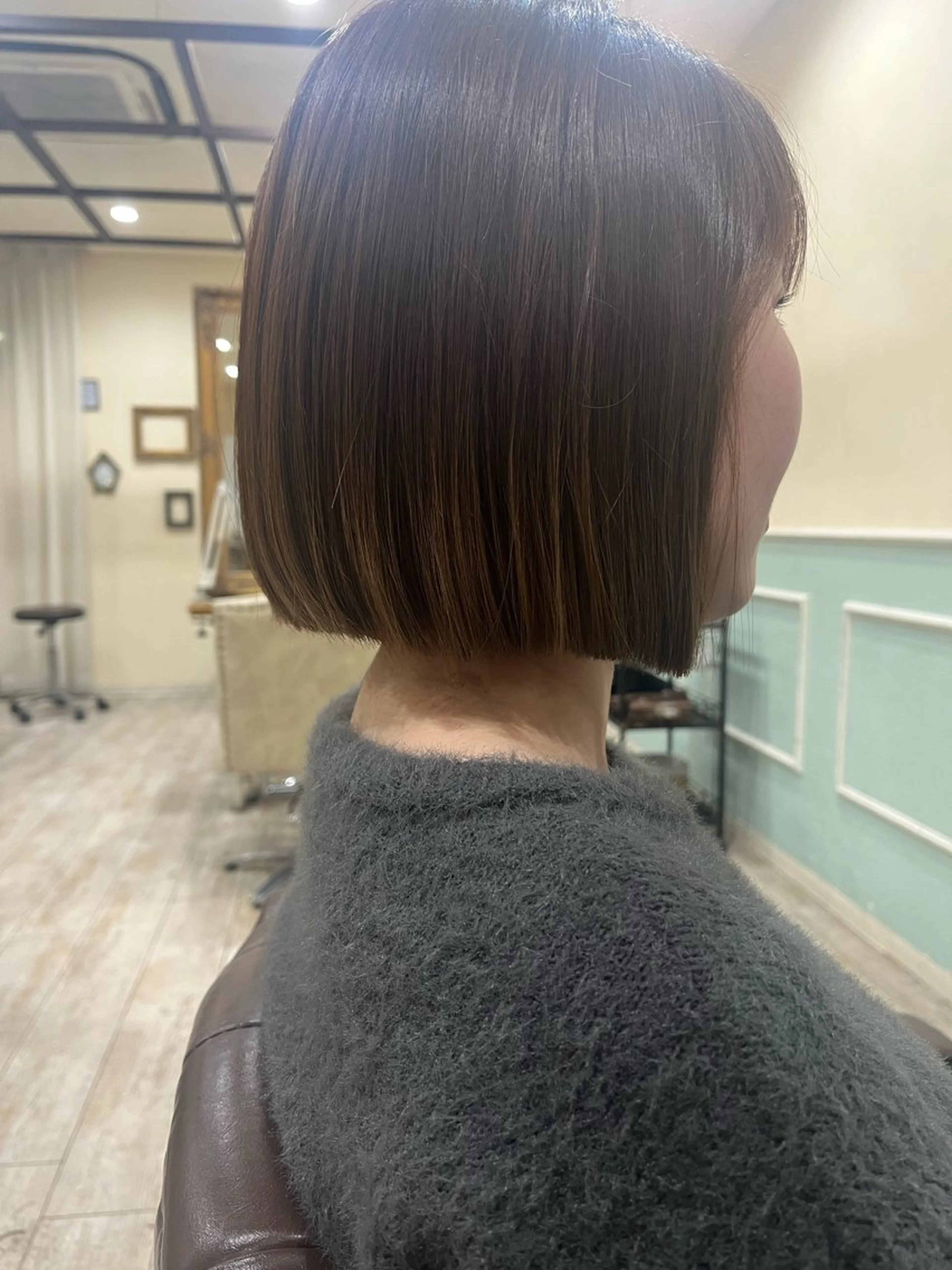 ミディアム ボブ カット ヘアカラー 縮毛矯正 トリートメント ショートボブモデル縮 毛艶髪津田パーマのヘアスタイル