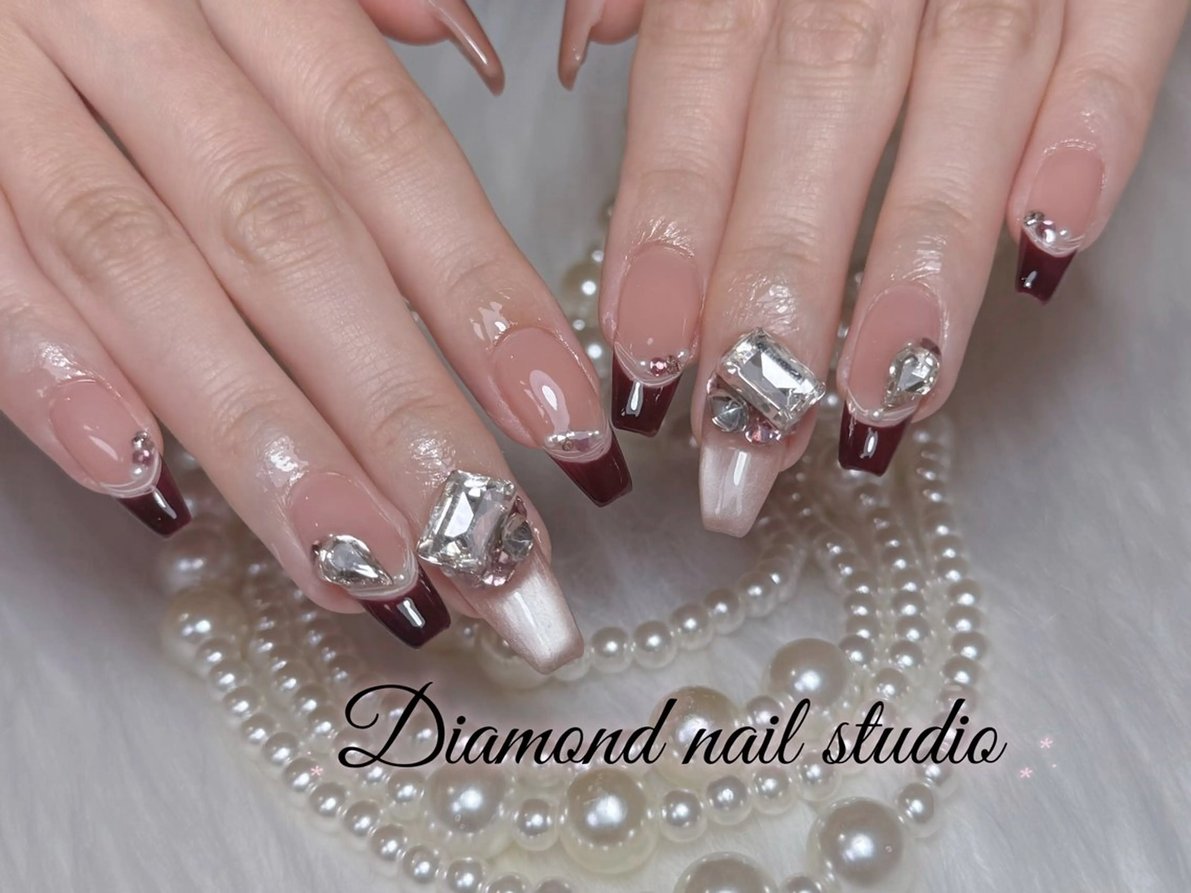 ネイル アートネイル オーロラネイル ガーリー キラキラネイル 韓国ネイル ハンドネイル ハンドケア Yuki 🍁のネイルデザイン