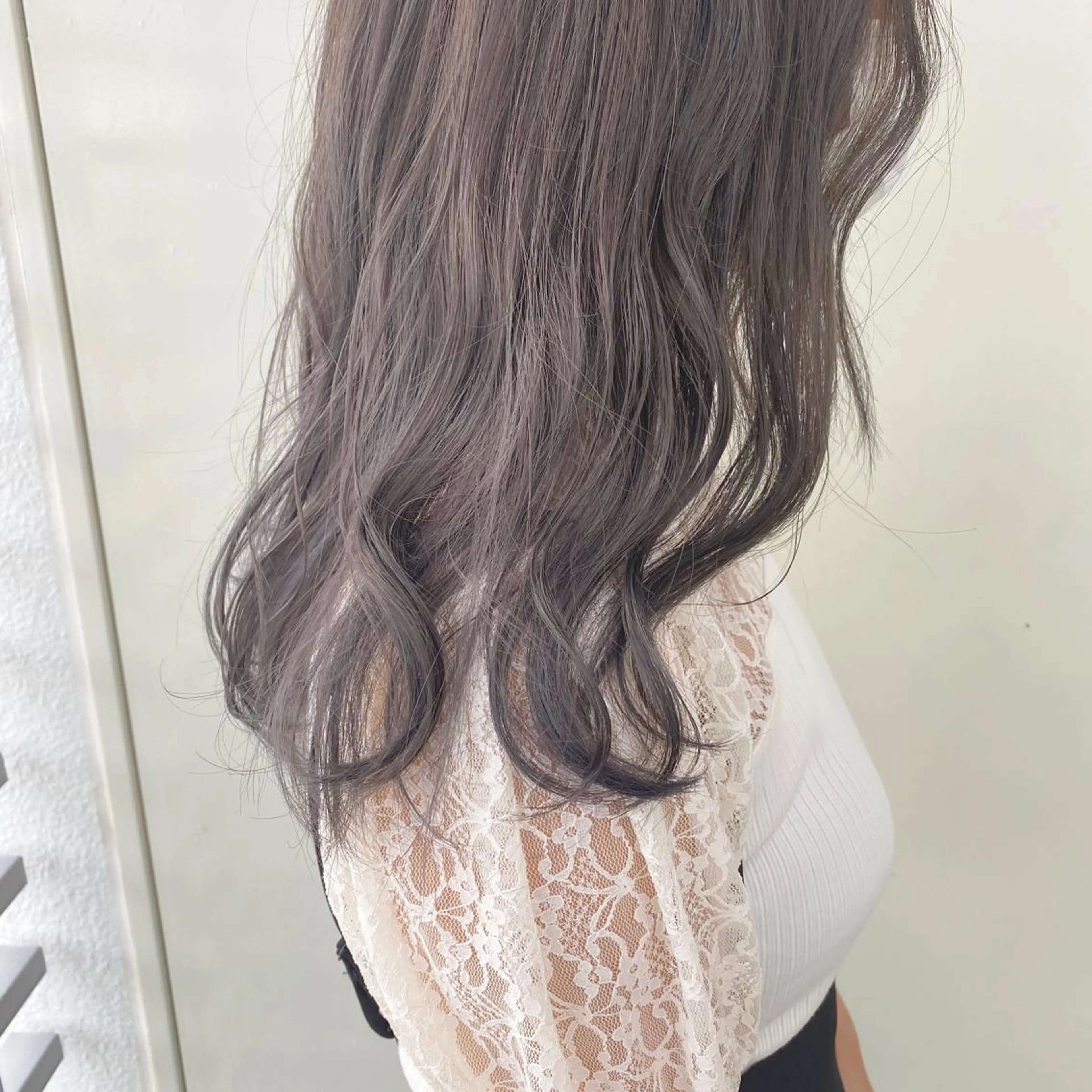 セミロング カラー 韓国ヘア顔周りカット 艶髪ベージュtamaのヘアスタイル