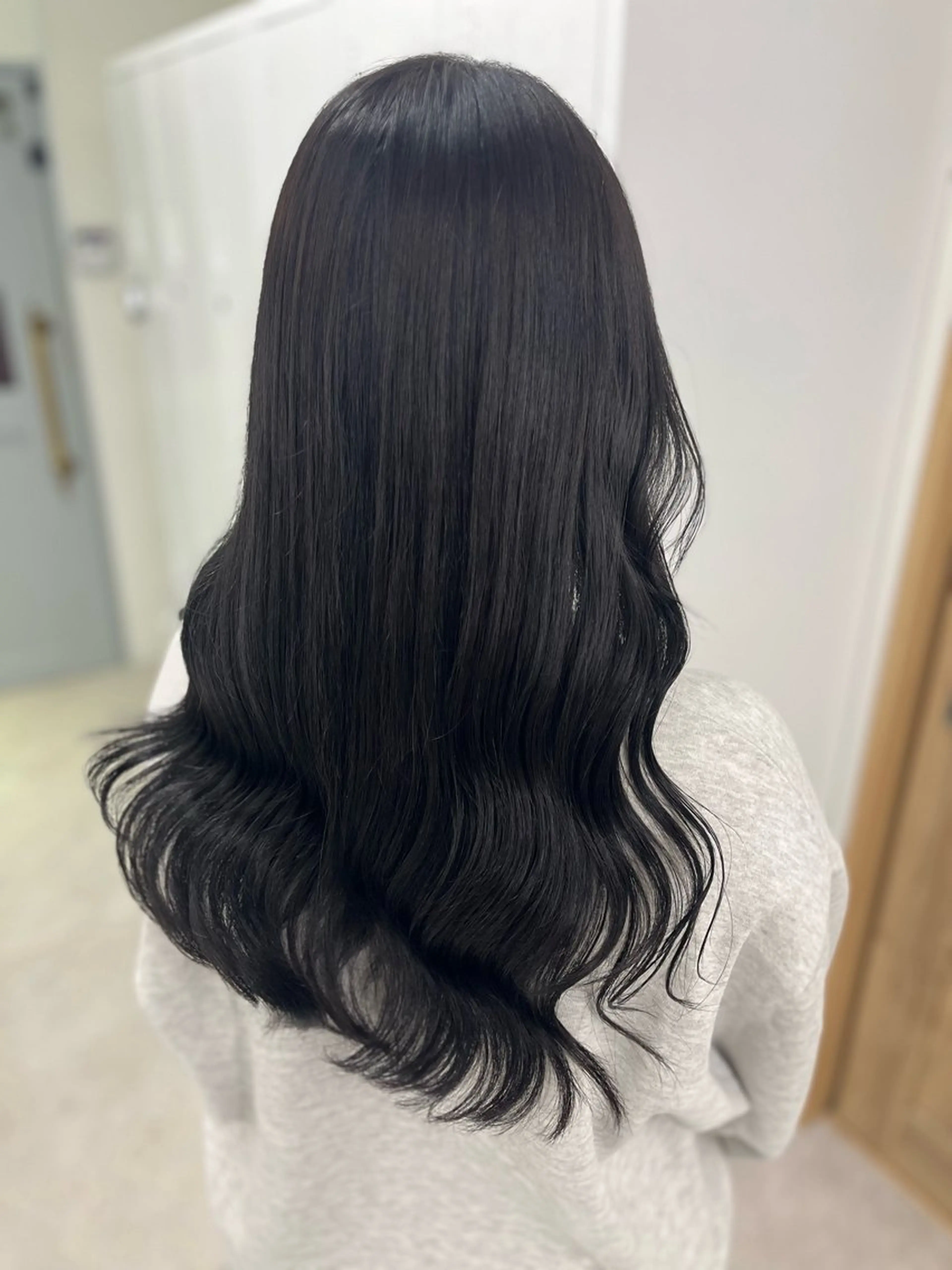 ロング カラー アッシュ アッシュブラック 黒髪 カット ヘアカラー トリートメント 🫧ぷる艶カラー🫧 Yuubi🦩のヘアスタイル