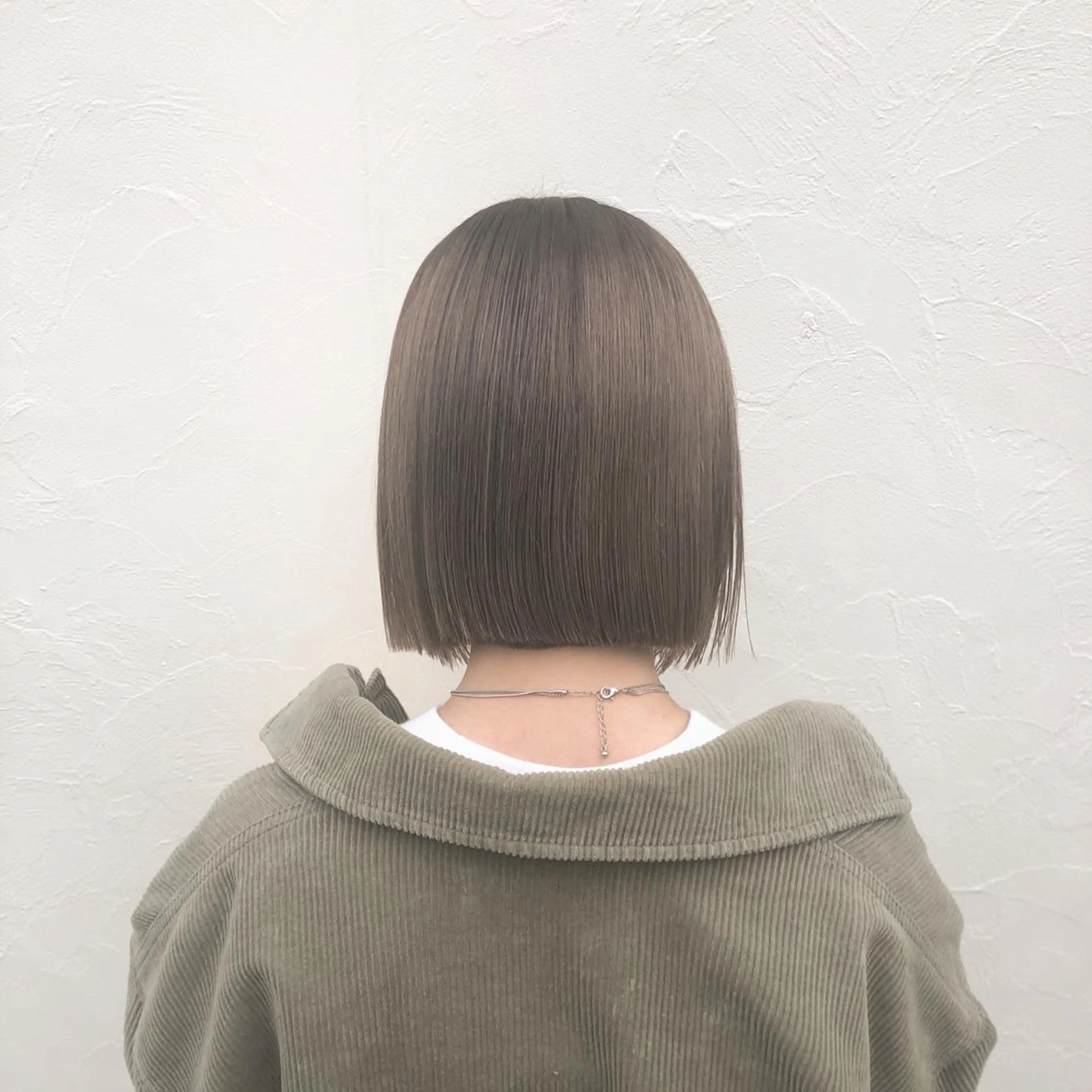 ショート カラー パーマ ヘアアレンジ 切りっぱなしボブ グレージュ ボブ カット ヘアカラー トリートメント 【ツヤ髪美容師】 ツダケイスケのヘアスタイル