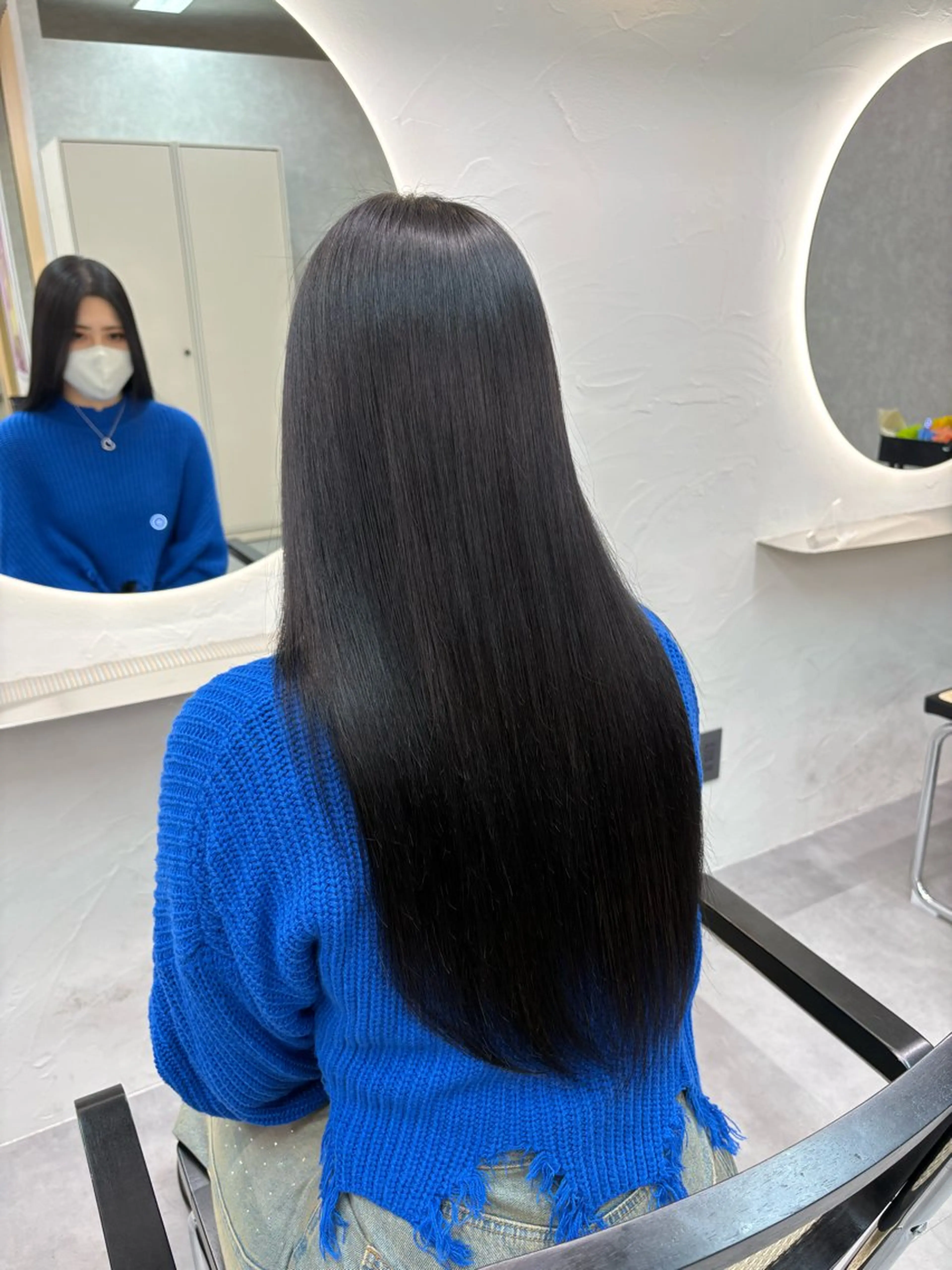 カラー 黒髪 ブルーカラー ブルーブラック Hz/ヘルツ SHIHOのヘアスタイル