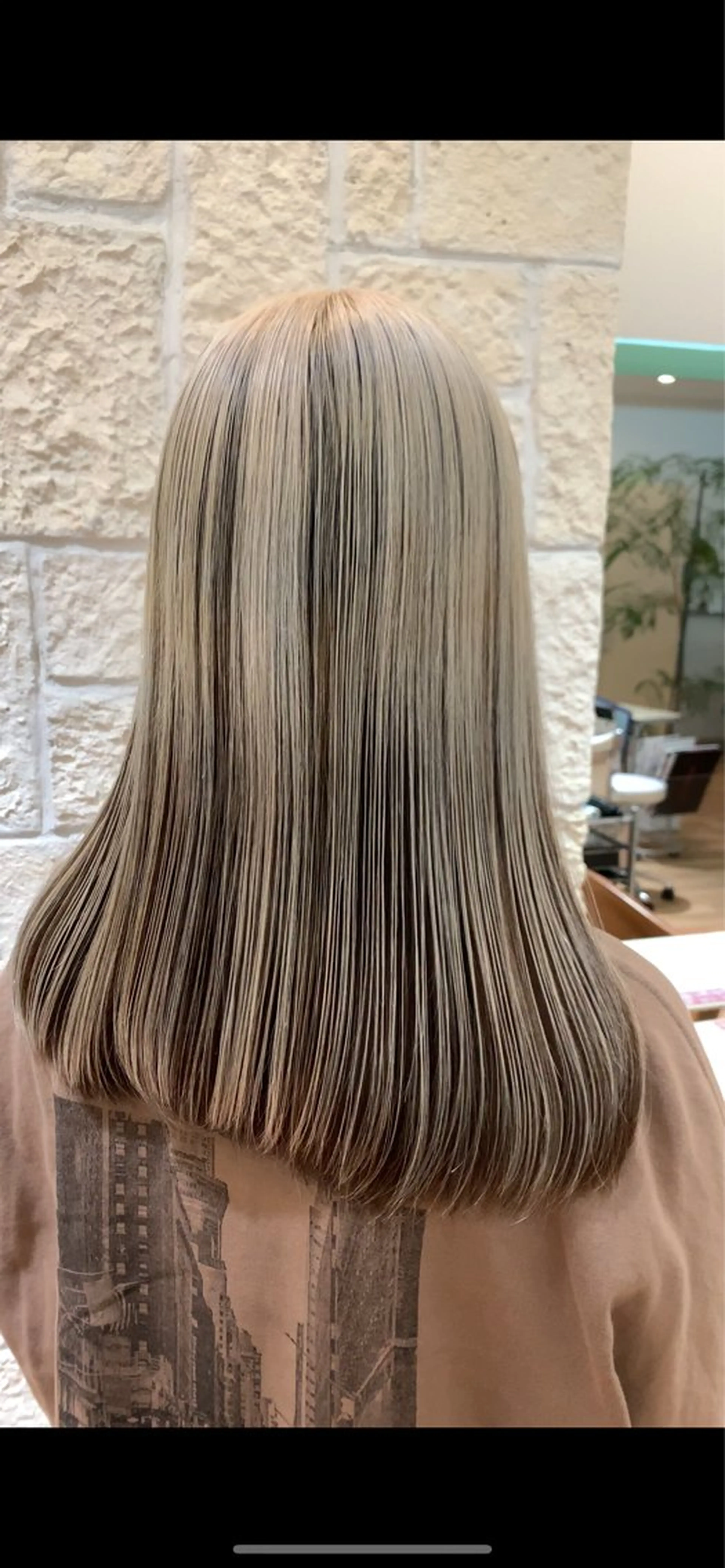 セミロング カラー Lamp 柏 山口 か乃 ブリーチカラーのヘアスタイル