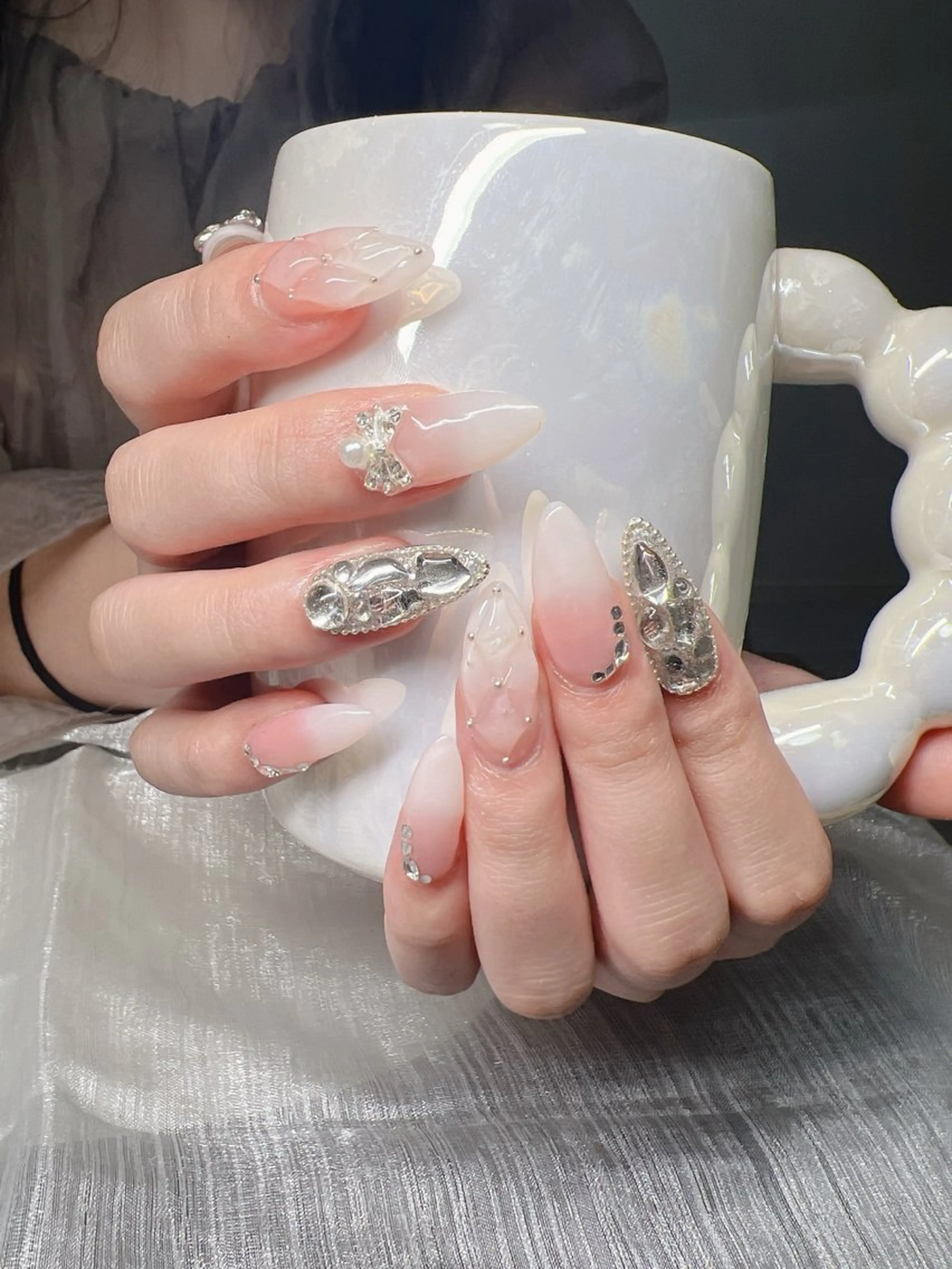 ネイル 長さ出し グラデーション 卒業式 キラキラネイル マグネットネイル Lee Nailsのネイルデザイン