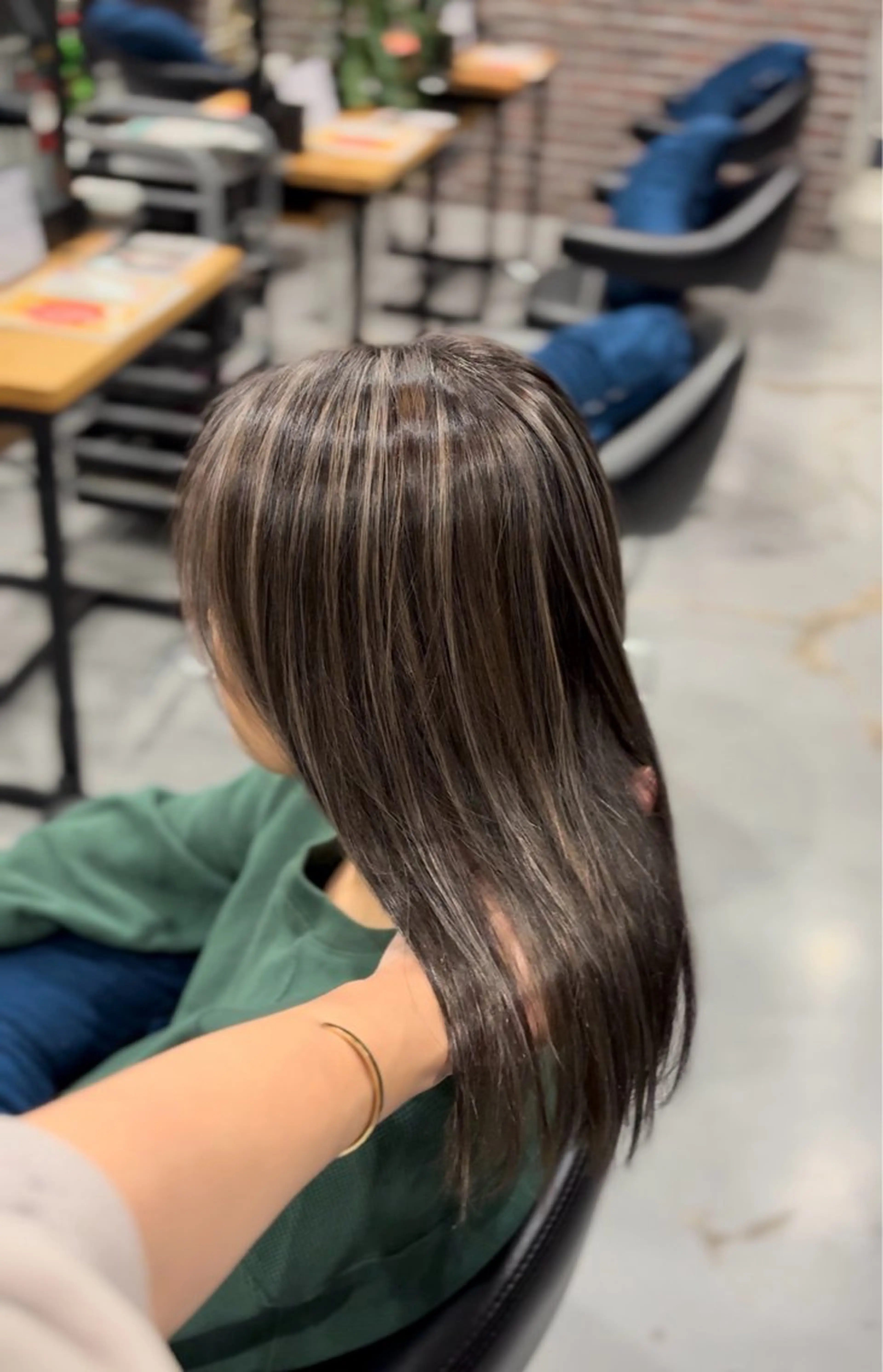 セミロング カラー ハイライトカラー ハイライト カット ヘアカラー トリートメント 一刀 厚太のヘアスタイル