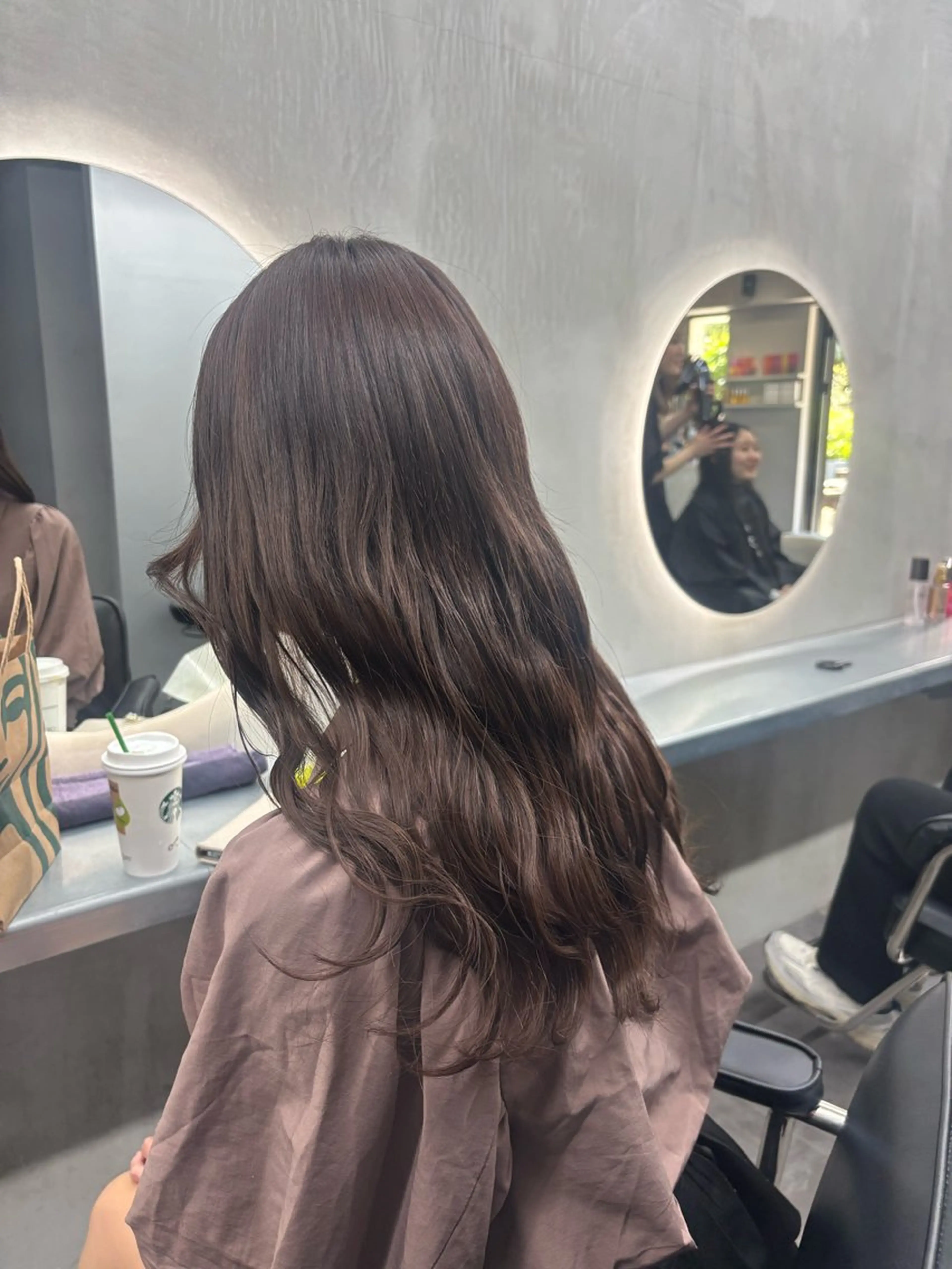 ロング カラー ヘアカラー ベージュ/グレージュ 🧸あやか/表参道のヘアスタイル