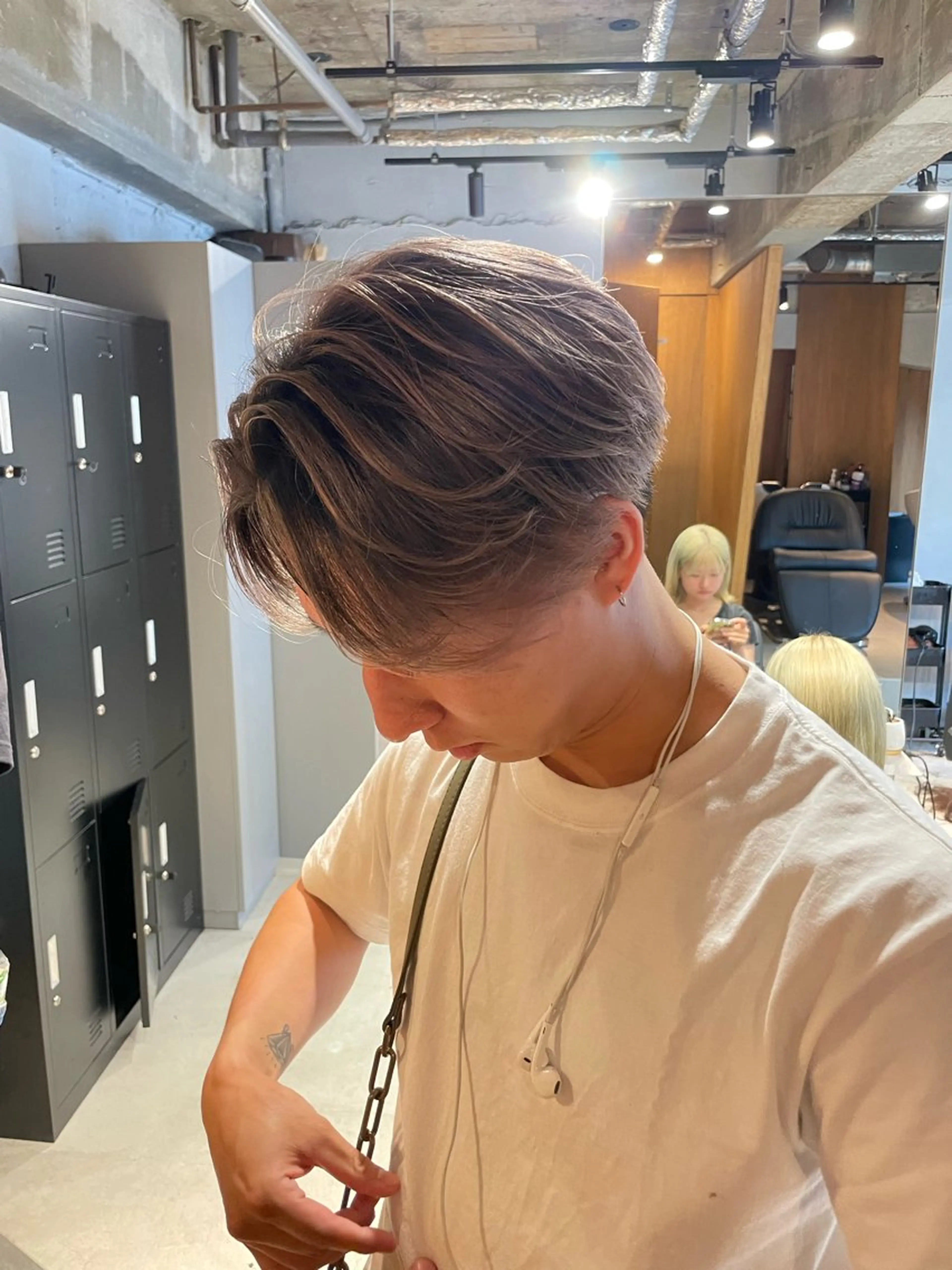 ミディアム カラー パーマ ヘアアレンジ メンズ ミディアムパーマ メンズバレイヤージュ メンズブリーチ センターパート フェザーパーマ メンズ特化 しゅうへいのヘアスタイル