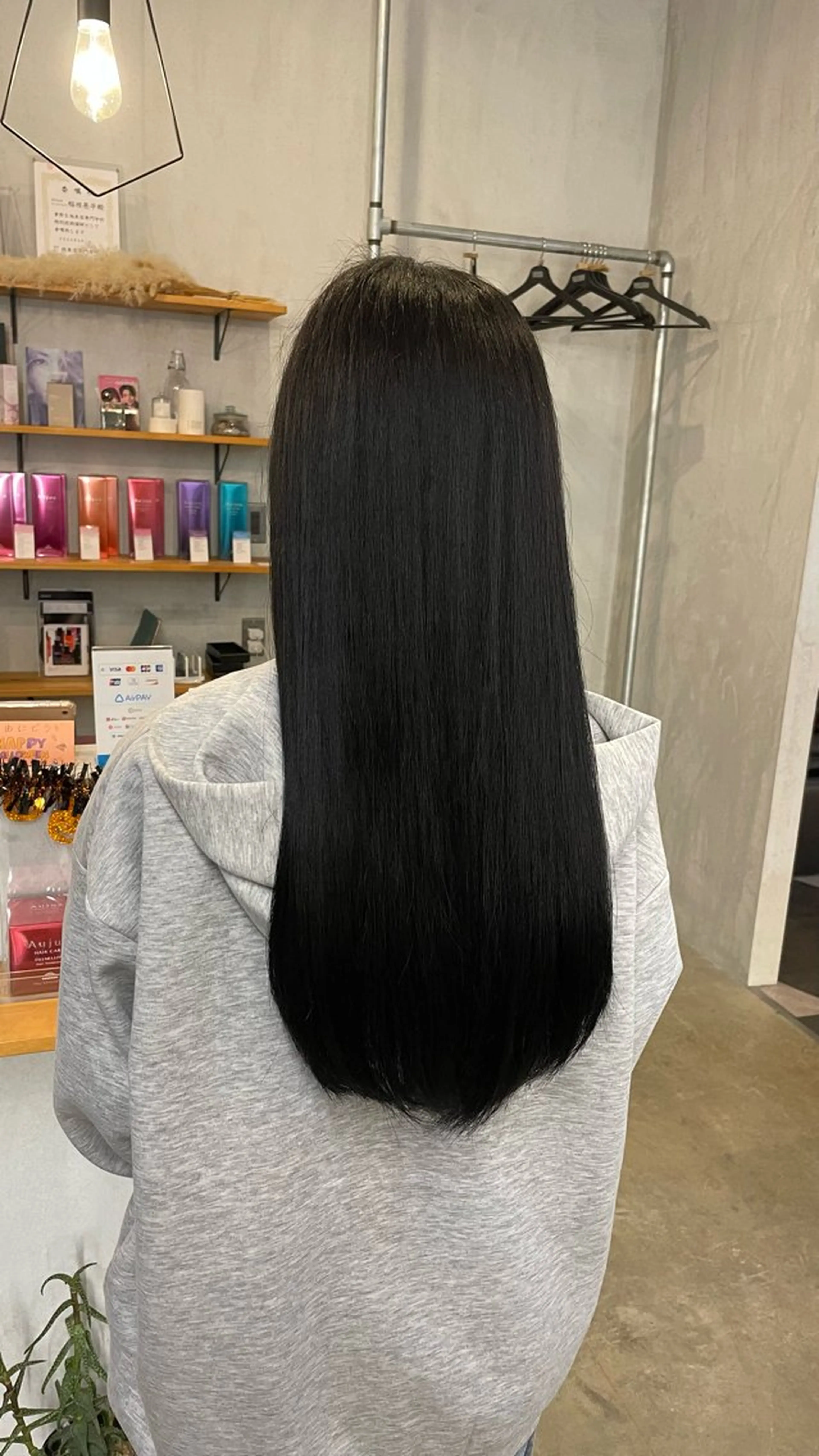 ロング カラー 黒髪 金木 洸瑠のヘアスタイル