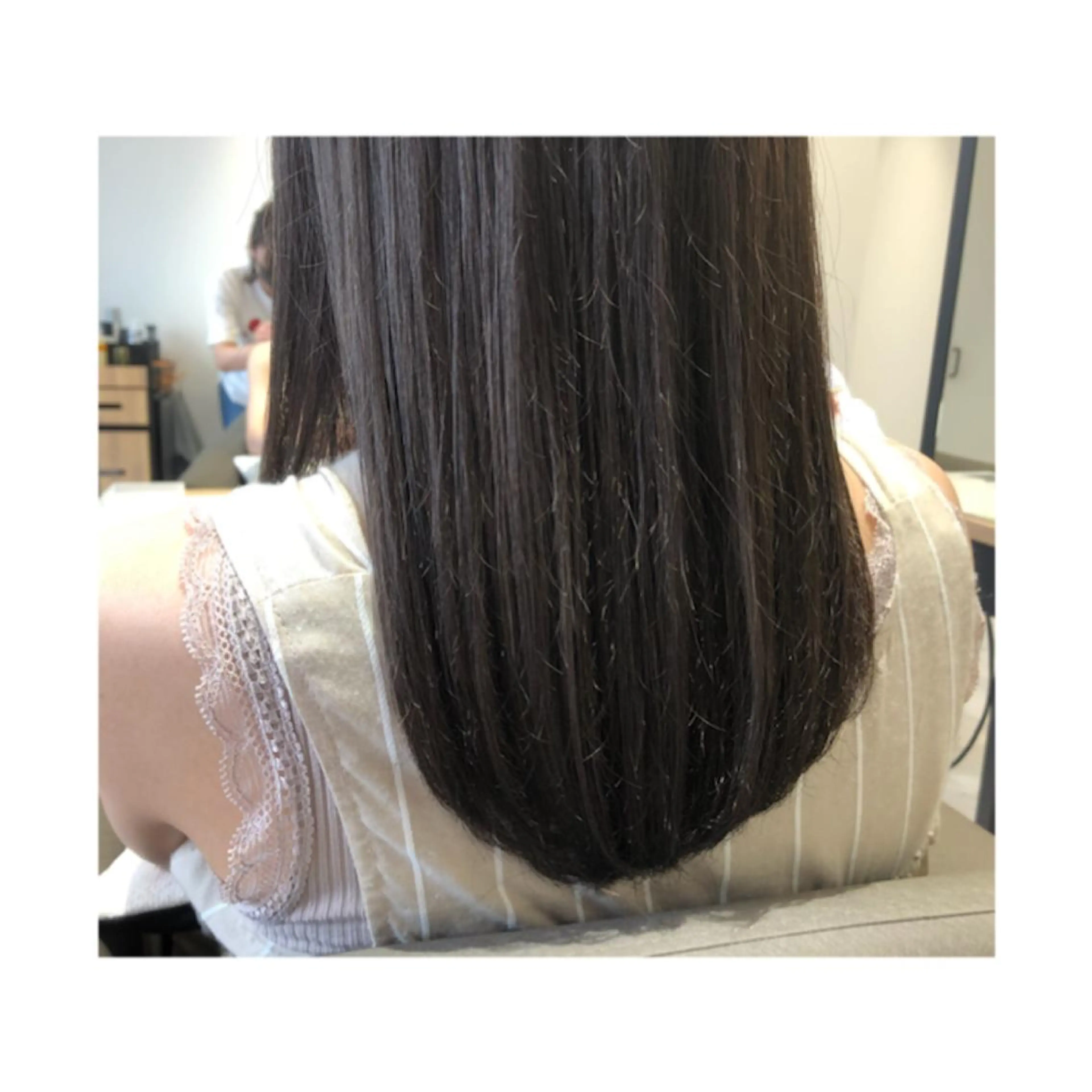 セミロング カラー アッシュ アッシュグレー ブリーチ ブリーチなしカラー カット 縮毛矯正 トリートメント まちだ ひとみのヘアスタイル