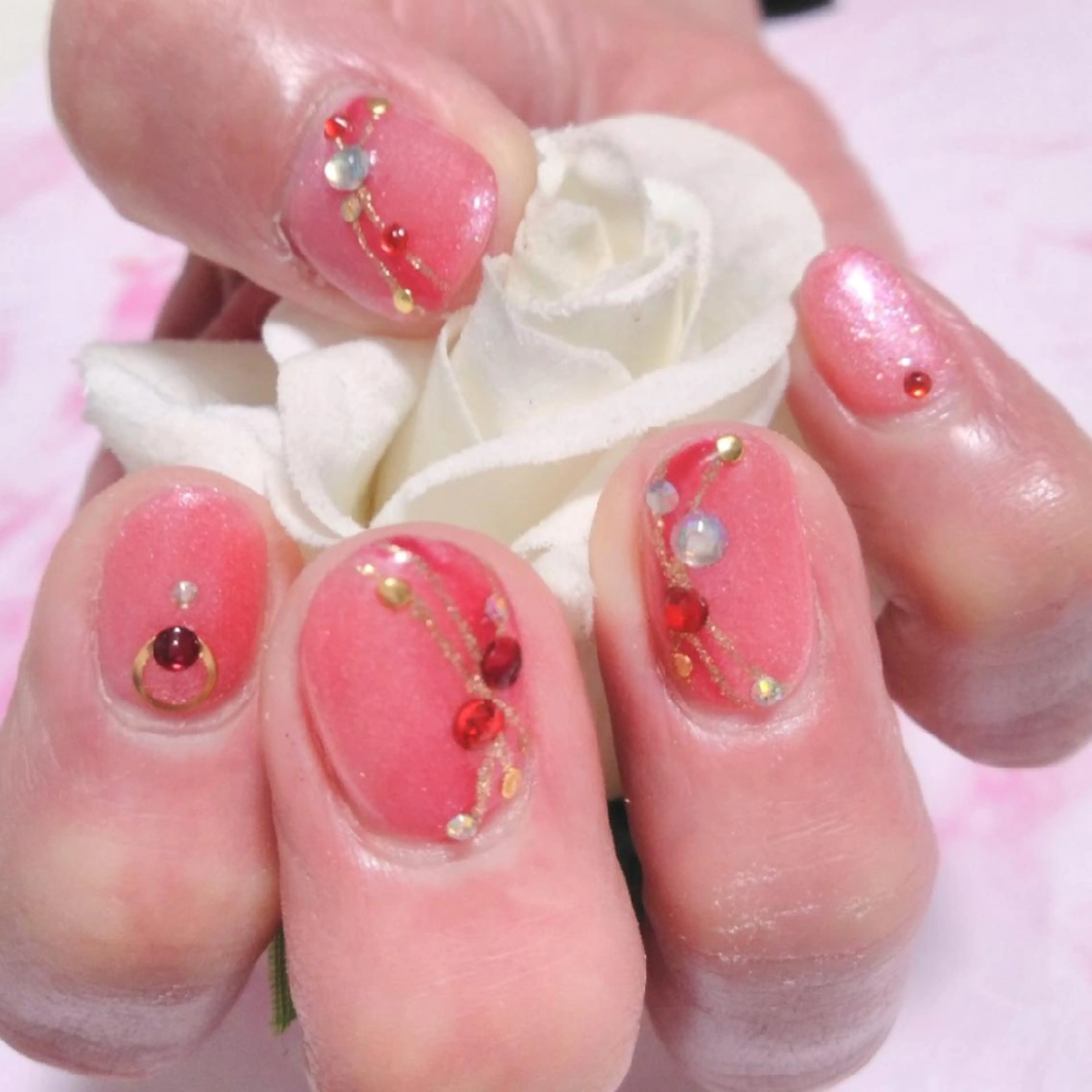 ネイル エステとネイル ローズコンフォートのネイルデザイン
