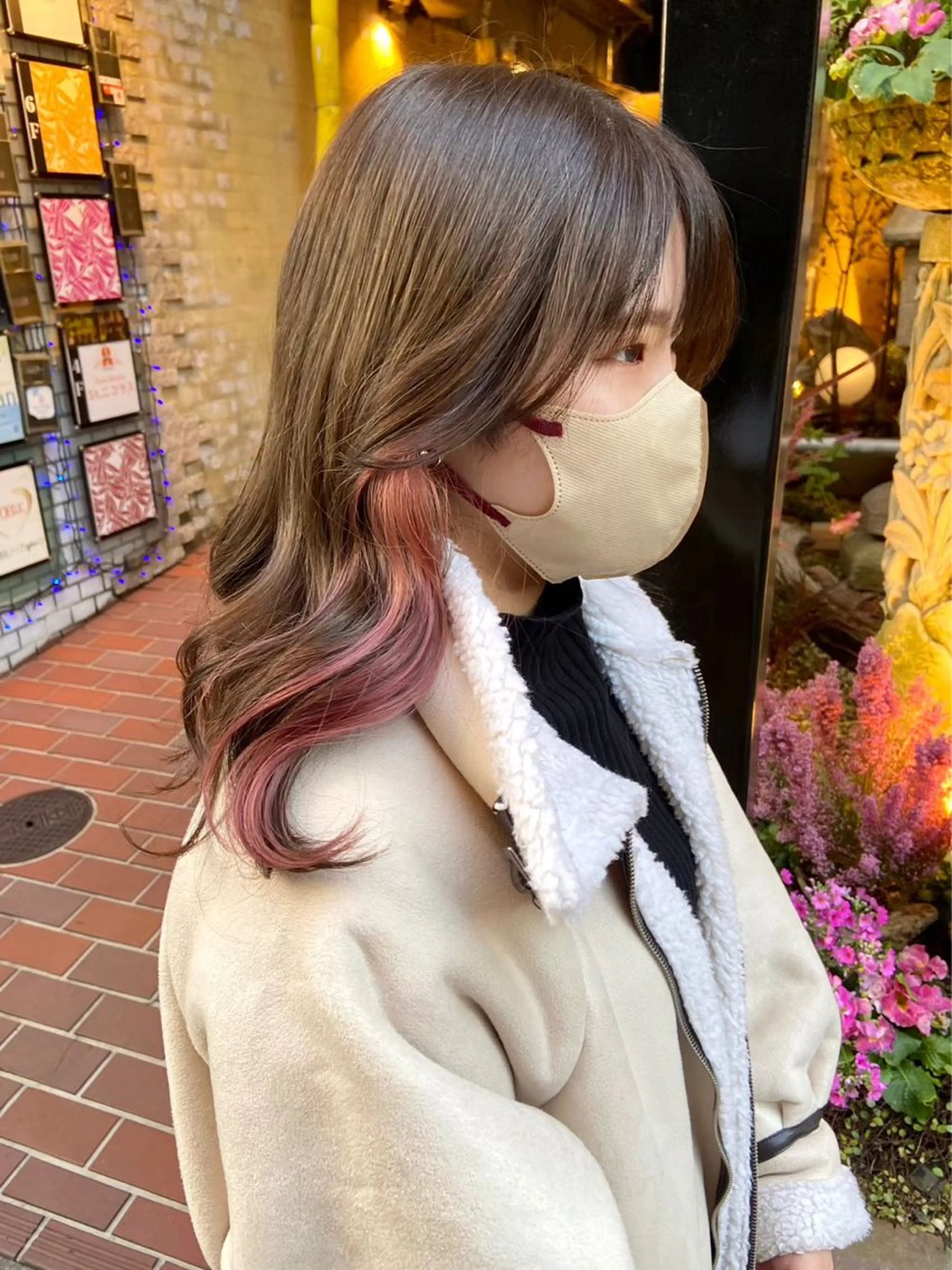 ロング シオン/艶髪/ グレージュカラーのヘアスタイル