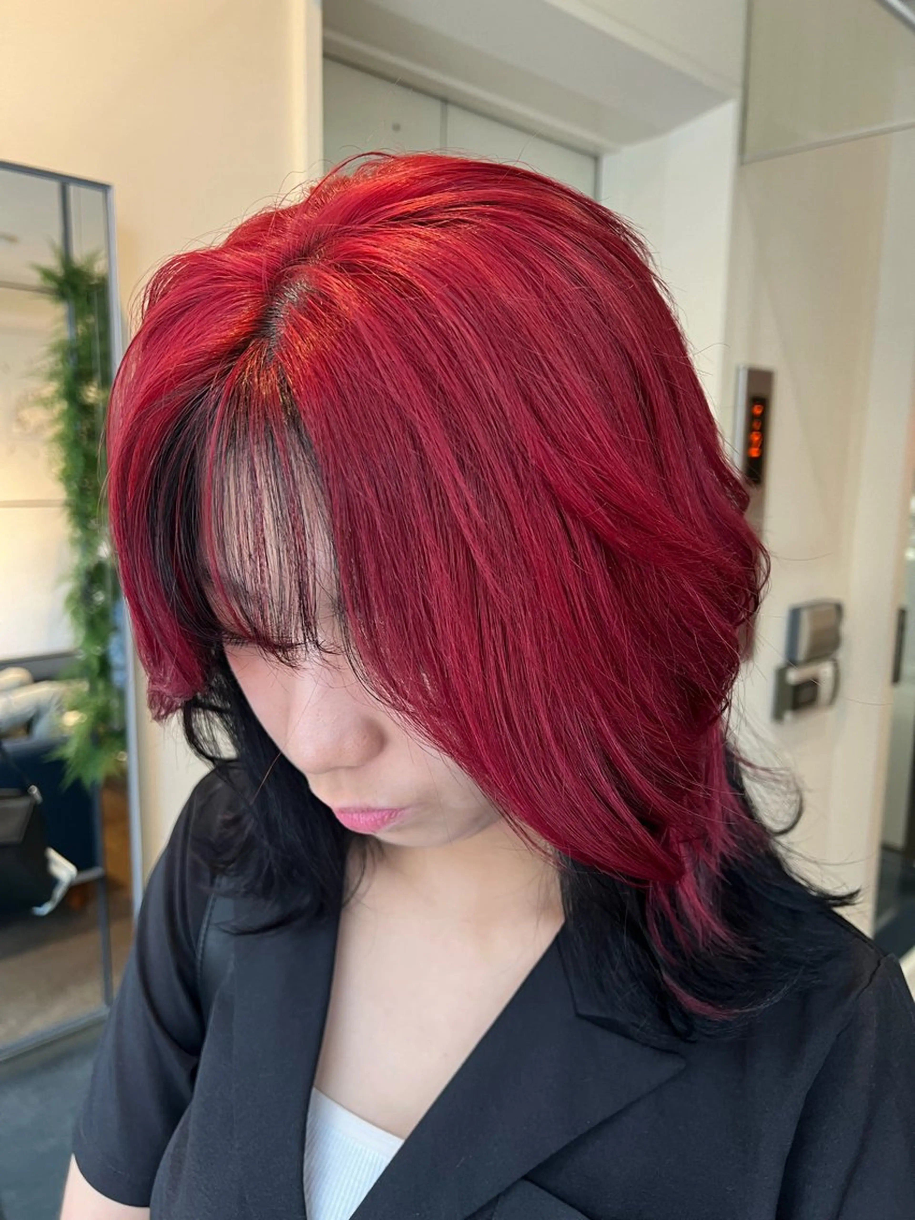 ミディアム レイヤーカット ウルフカット ウルフレイヤー ヘアカラー Hanna by W_SALONのヘアスタイル