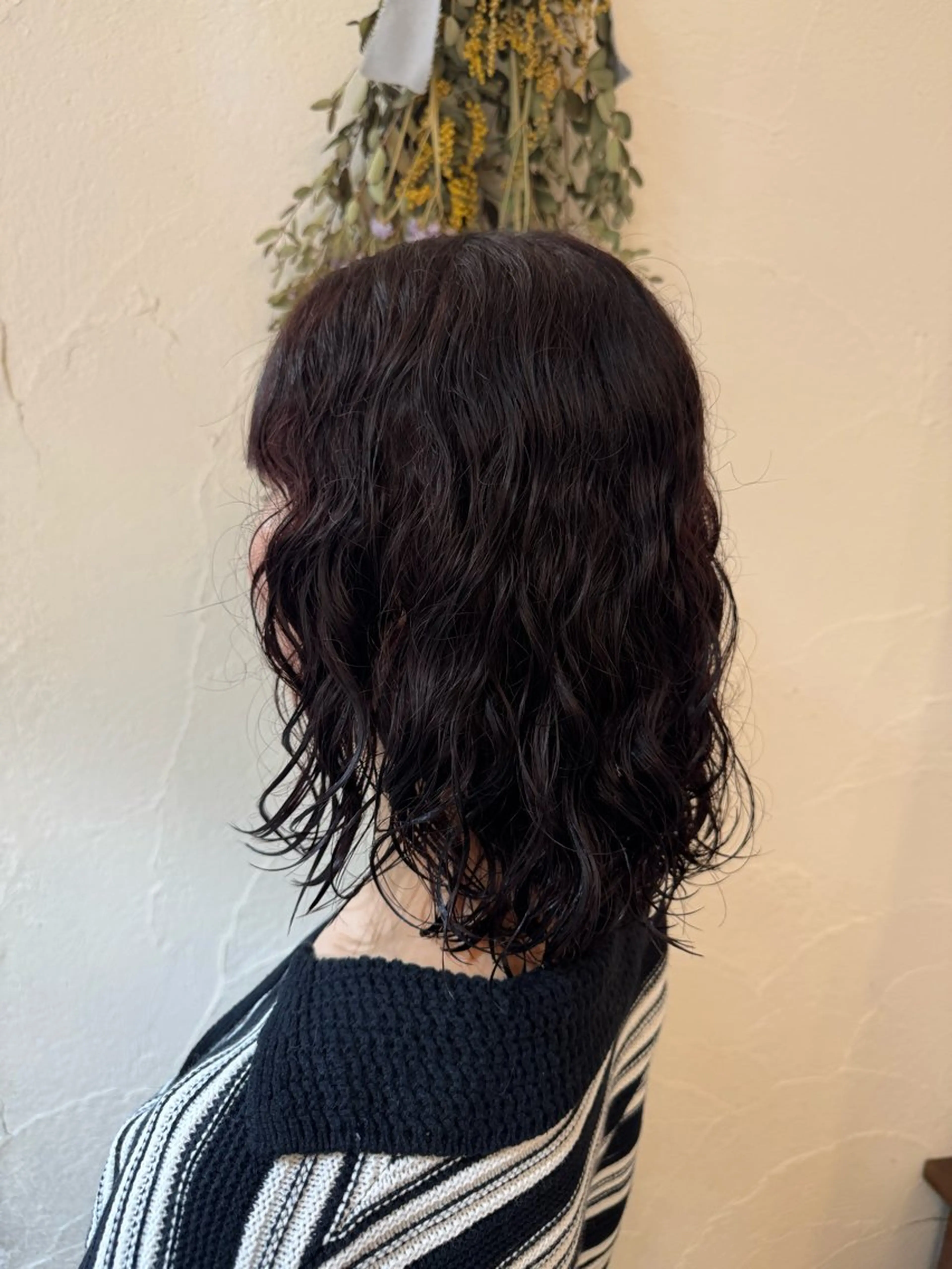 ミディアム カラー ミディアムパーマ レッドカラー くせ毛 ヘアカラー Hair musee 柱店所属・浦野 妃菜のヘアスタイル